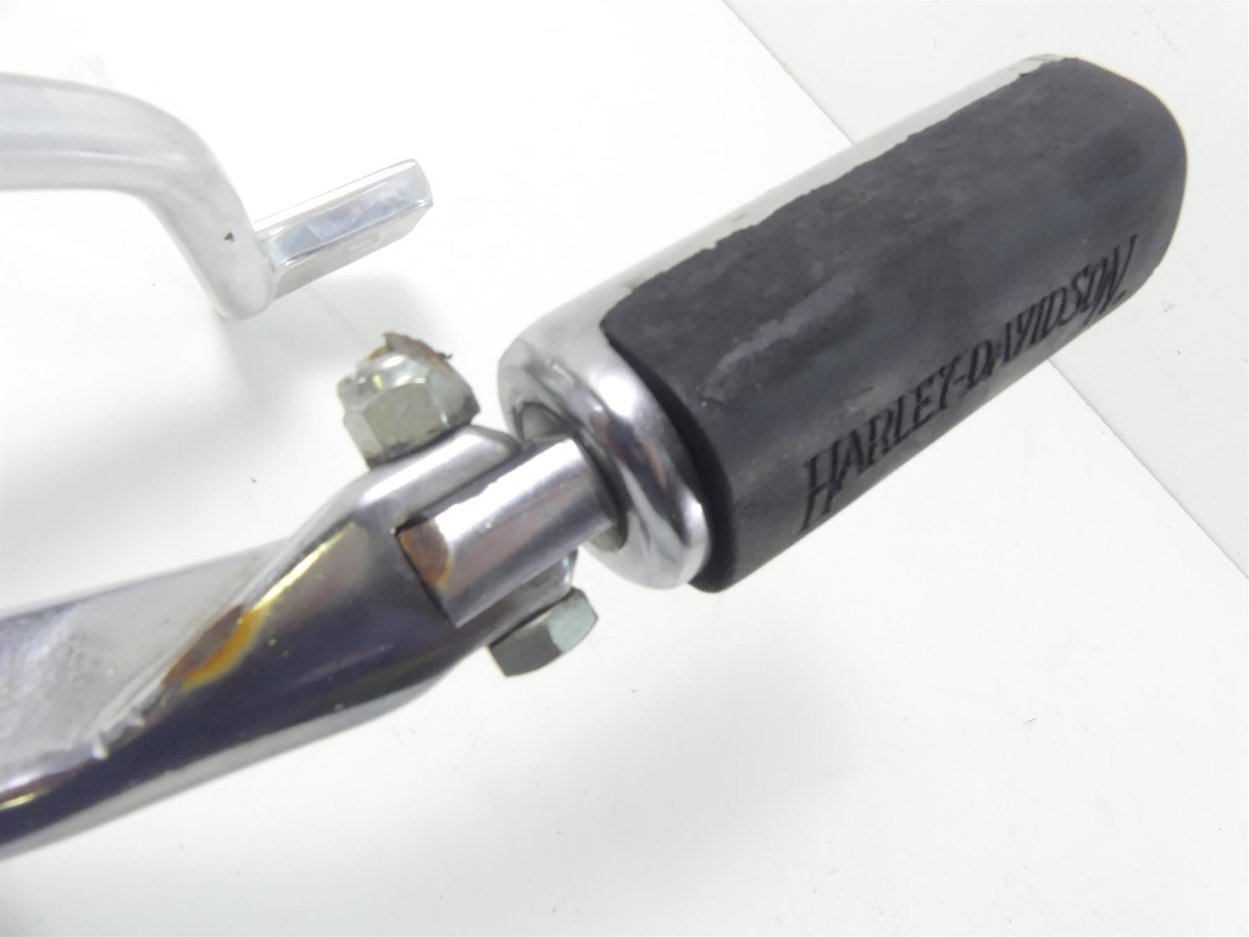 1993 Harley Dyna FXDL Low Rider Right Front Mid Footpeg & Brake Ped 50649-90 {{ shop.shopifyCountryName }} - Mototech271