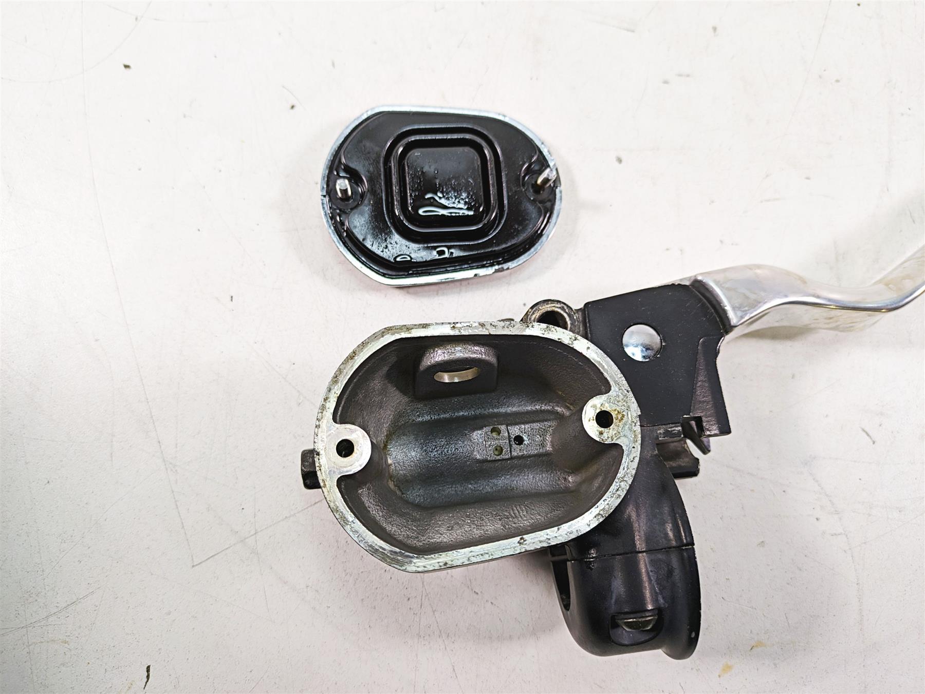 2007 Harley Sportster XL1200 C Front Brake Master Cylinder + Lever 45146-07 {{ shop.shopifyCountryName }} - Mototech271