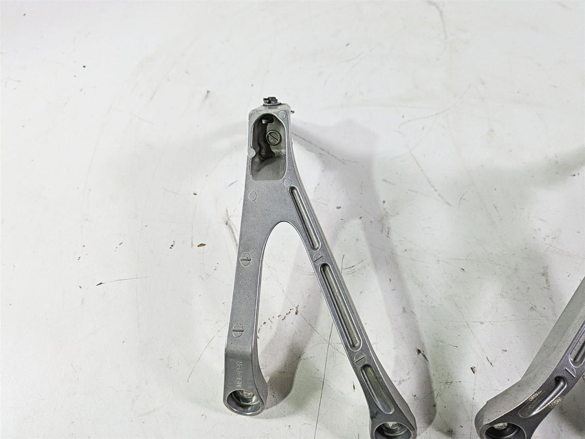 2008 Honda CBR1000RR SC59 Rear Passenger Footpeg Set 50750-MFL-000 50760-MFL-000 {{ shop.shopifyCountryName }} - Mototech271