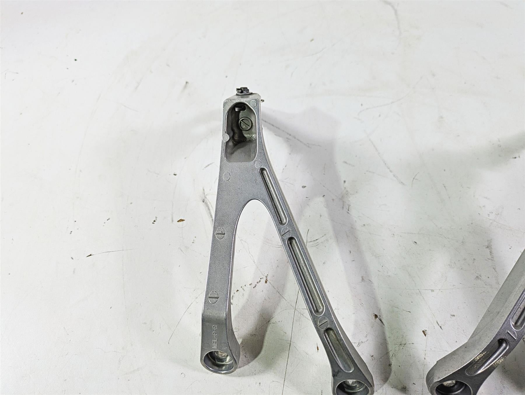 2008 Honda CBR1000RR SC59 Rear Passenger Footpeg Set 50750-MFL-000 50760-MFL-000 {{ shop.shopifyCountryName }} - Mototech271