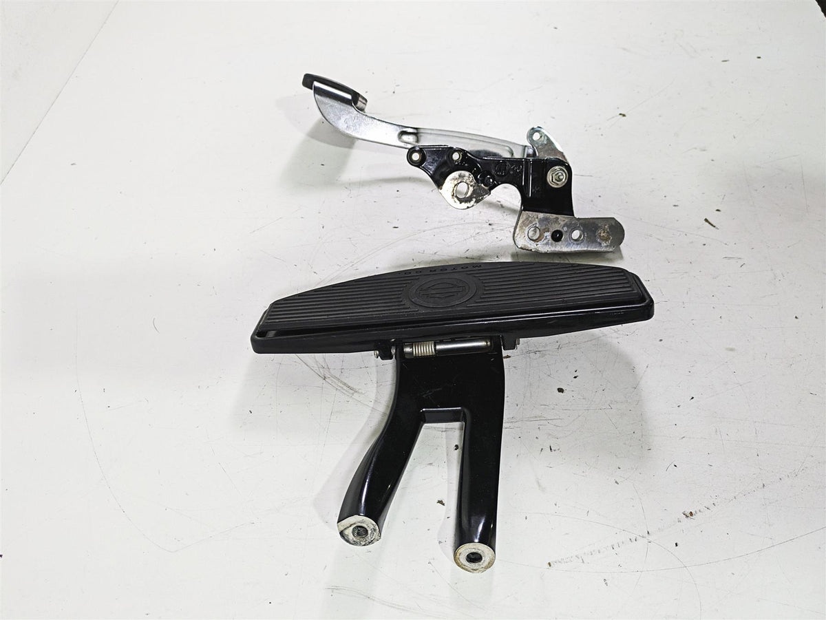 2021 Harley Softail FLSL Slim Right Floorboard & Brake Pedal 50500737 50600202 {{ shop.shopifyCountryName }} - Mototech271