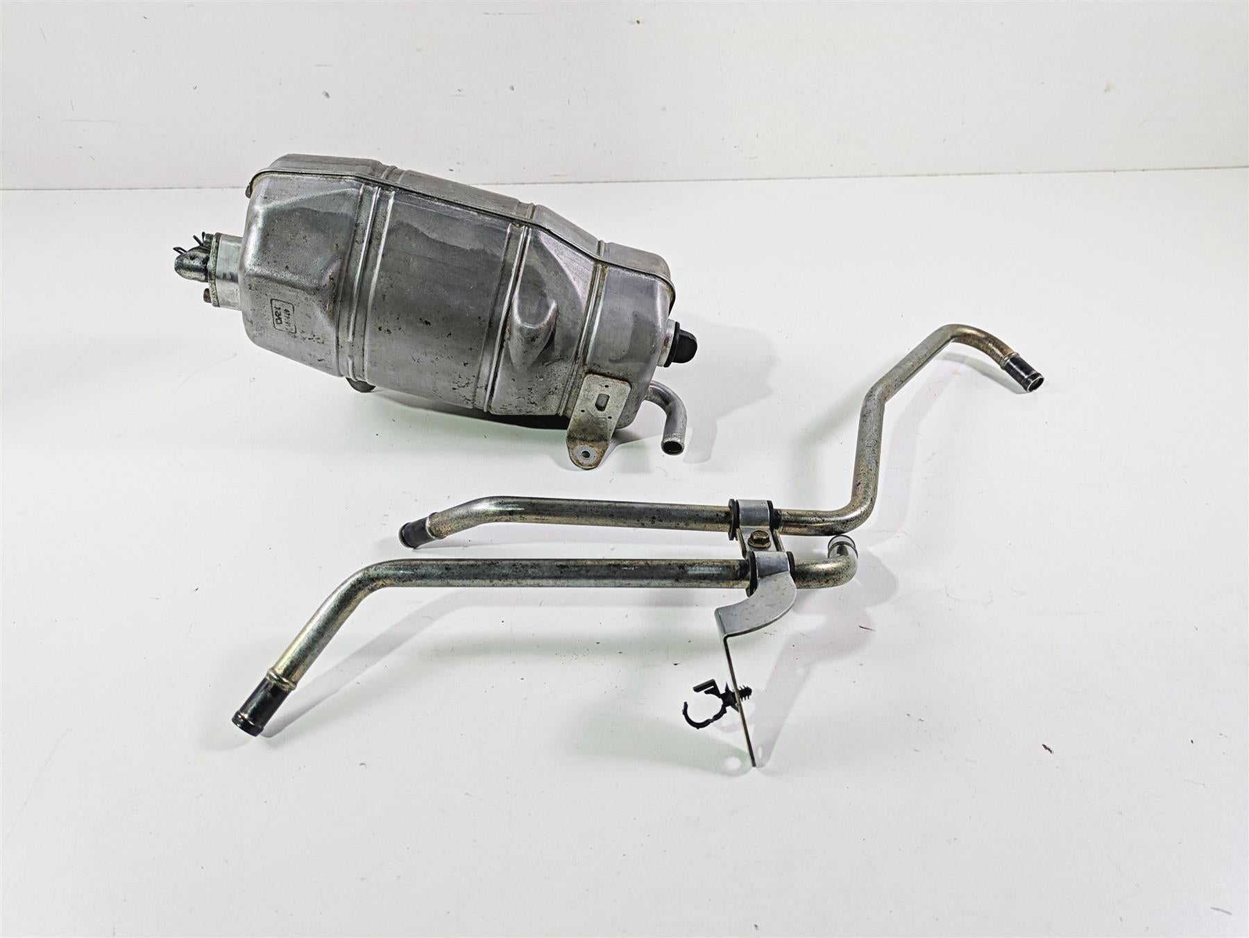 2020 Yamaha YXZ1000 R SS XTR Oil Tank Reservoir 2HC-21751-01-00 2HC-21751-02-00 {{ shop.shopifyCountryName }} - Mototech271