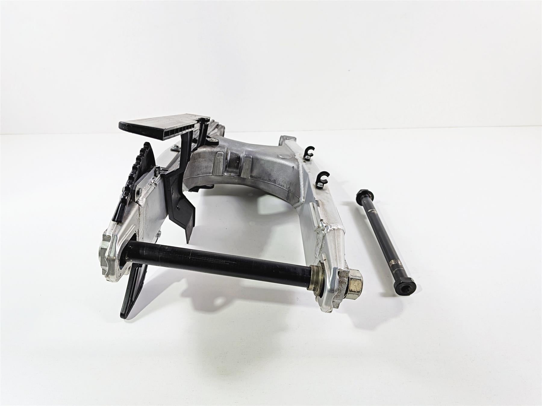 2005 KTM 950 LC8 Adventure Rear Swingarm Fork & Axle Set 60004030044 {{ shop.shopifyCountryName }} - Mototech271