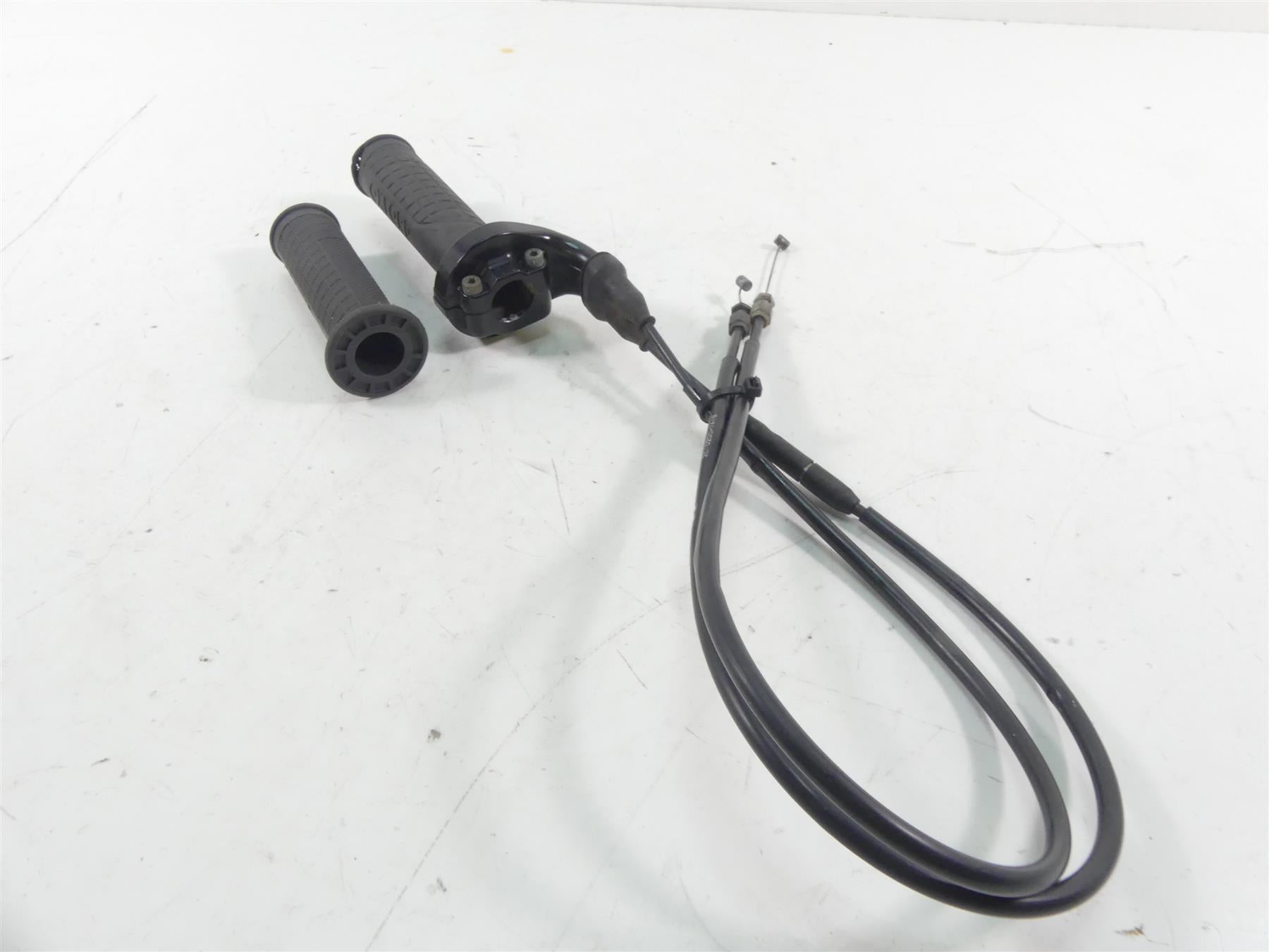 2007 Yamaha FZ1 Fazer Hand Throttle Grip & Cable 4YR-26240-02-00 4YR-26240-03 {{ shop.shopifyCountryName }} - Mototech271