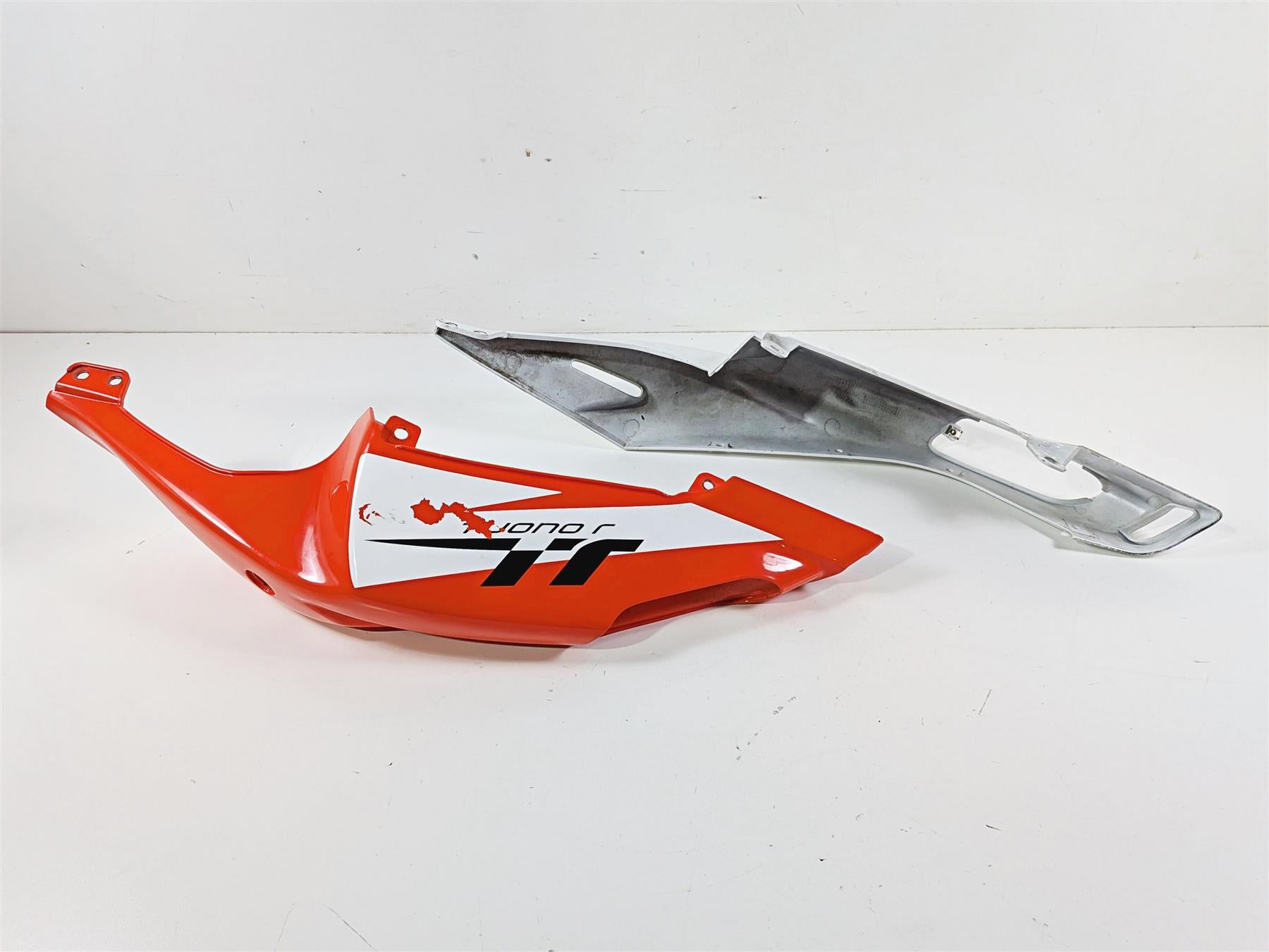 2008 Aprilia RSVR 1000 Factory Tail Side Cover Fairing Set 109722 109723 {{ shop.shopifyCountryName }} - Mototech271