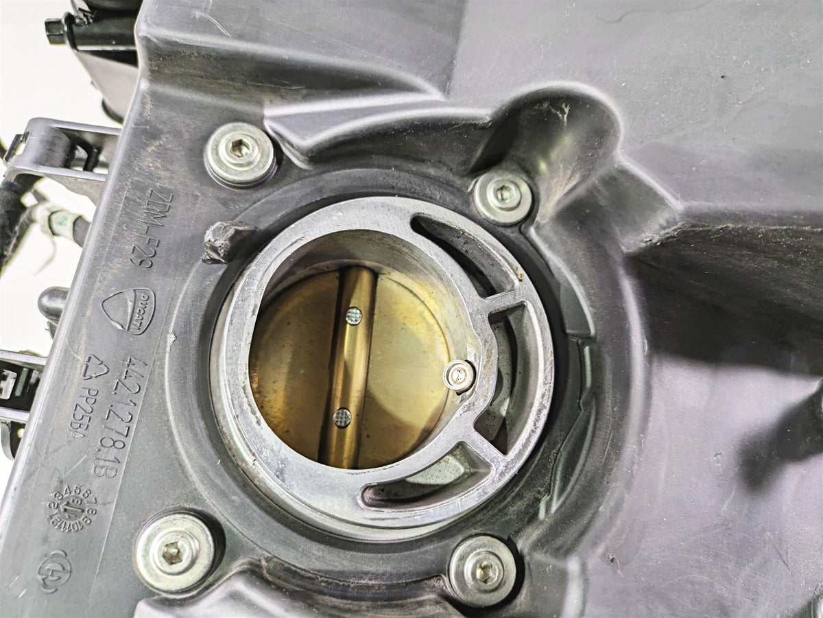 2019 Ducati Supersport 939 S Throttle Body & Airbox Set 28240932A 44212781B {{ shop.shopifyCountryName }} - Mototech271