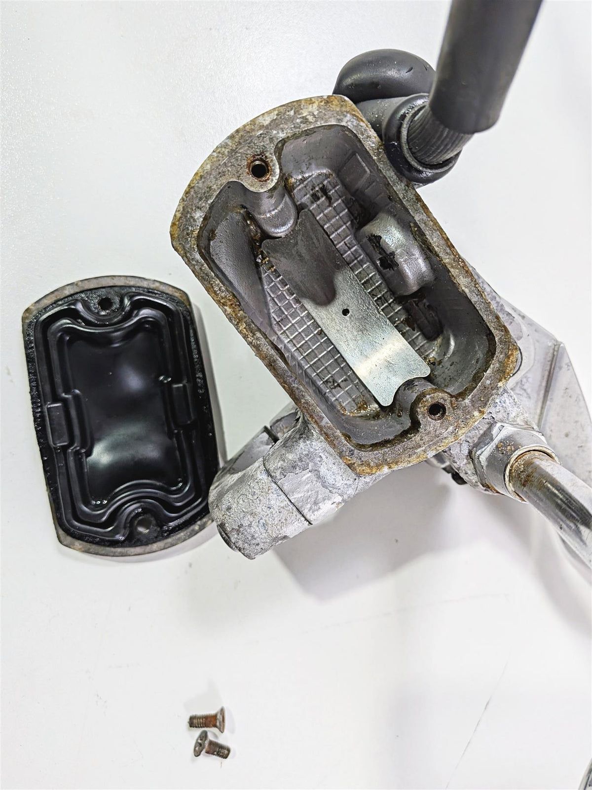 2002 Yamaha XVS650 V-Star Classic Front Brake Caliper & Master 4WM-2580U-00-00 {{ shop.shopifyCountryName }} - Mototech271