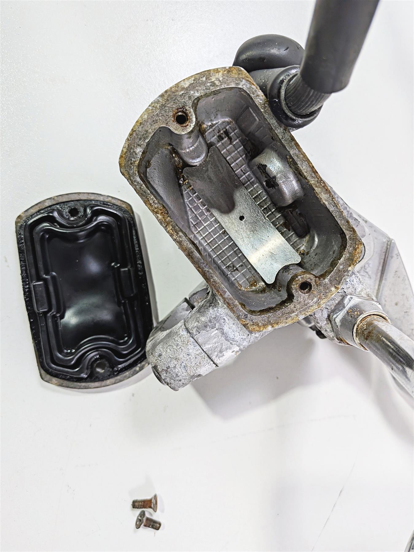 2002 Yamaha XVS650 V-Star Classic Front Brake Caliper & Master 4WM-2580U-00-00 {{ shop.shopifyCountryName }} - Mototech271