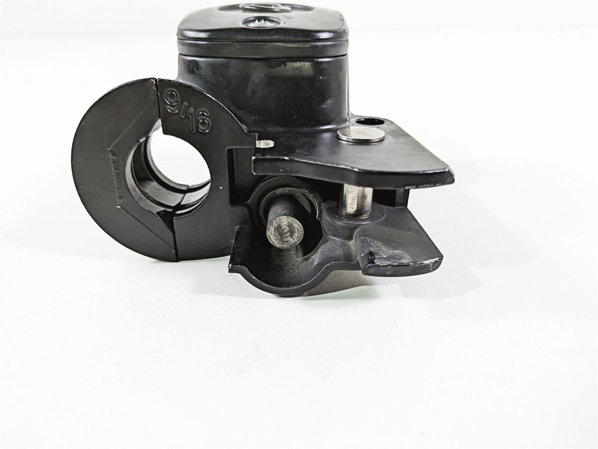 2009 Harley FLSTSB Cross Bones Front Master Cylinder 9/16 45019-08C {{ shop.shopifyCountryName }} - Mototech271