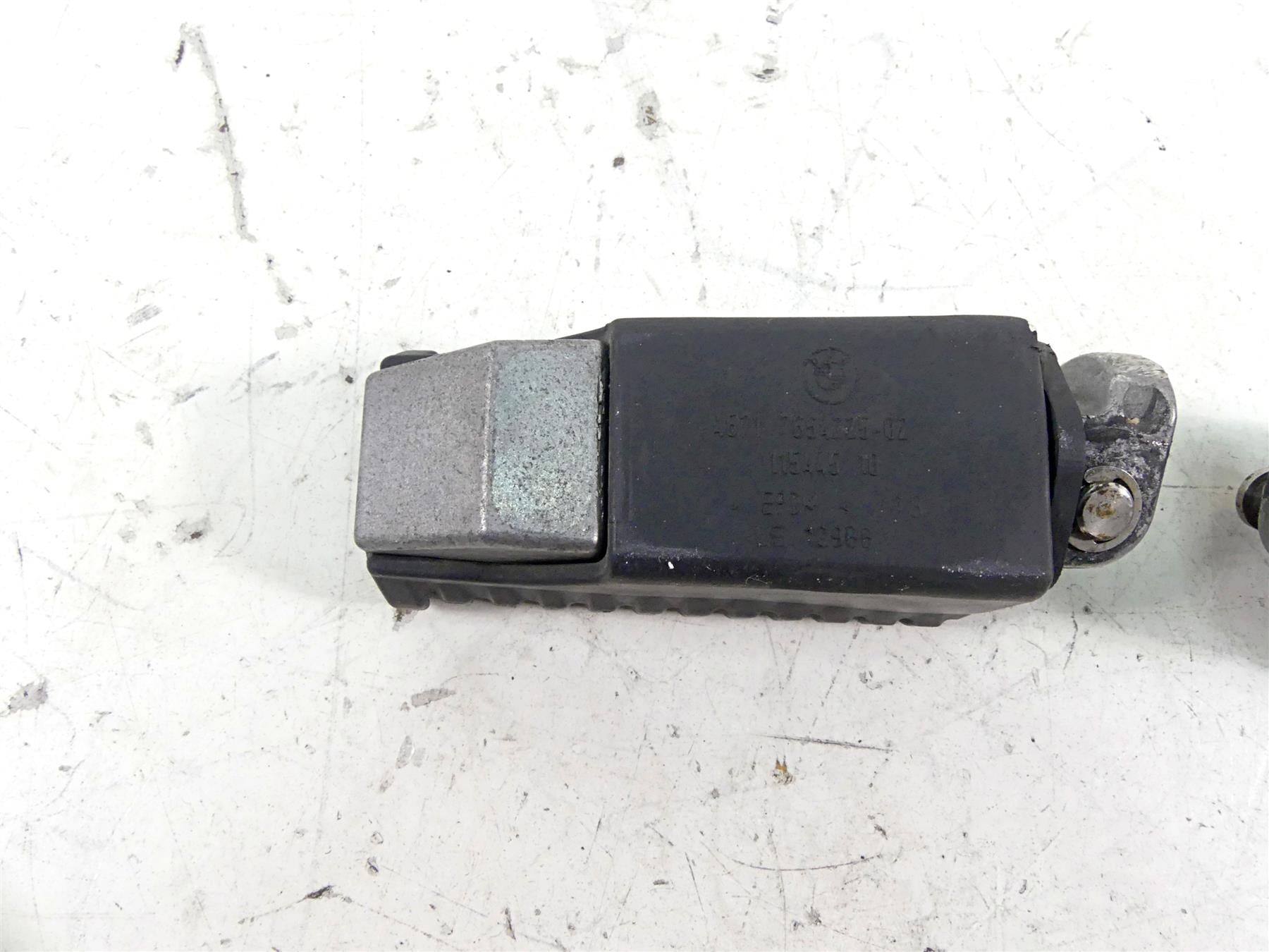 2009 BMW R1200 GS K25 Rear Footpeg Foot Rest Set 46712310403 46712310404 {{ shop.shopifyCountryName }} - Mototech271