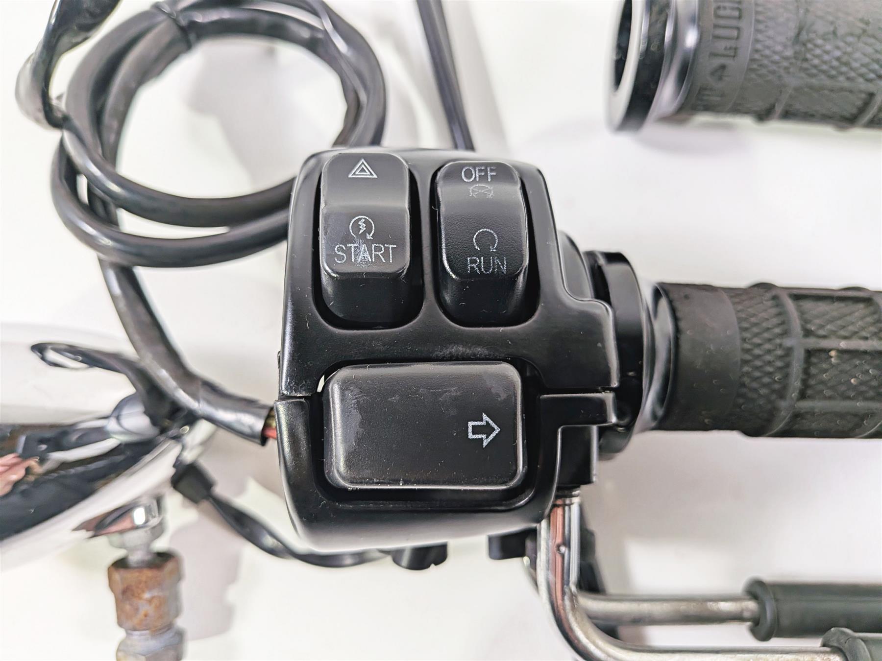 2014 Harley FXDL Dyna Low Rider Right Hand Control Switch + Blinker 72944-12 {{ shop.shopifyCountryName }} - Mototech271