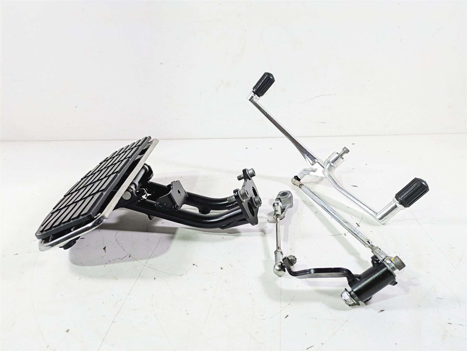 2014 Moto Guzzi California 1400 Touring Left Floorboard & Shifter 887303 B063751 {{ shop.shopifyCountryName }} - Mototech271