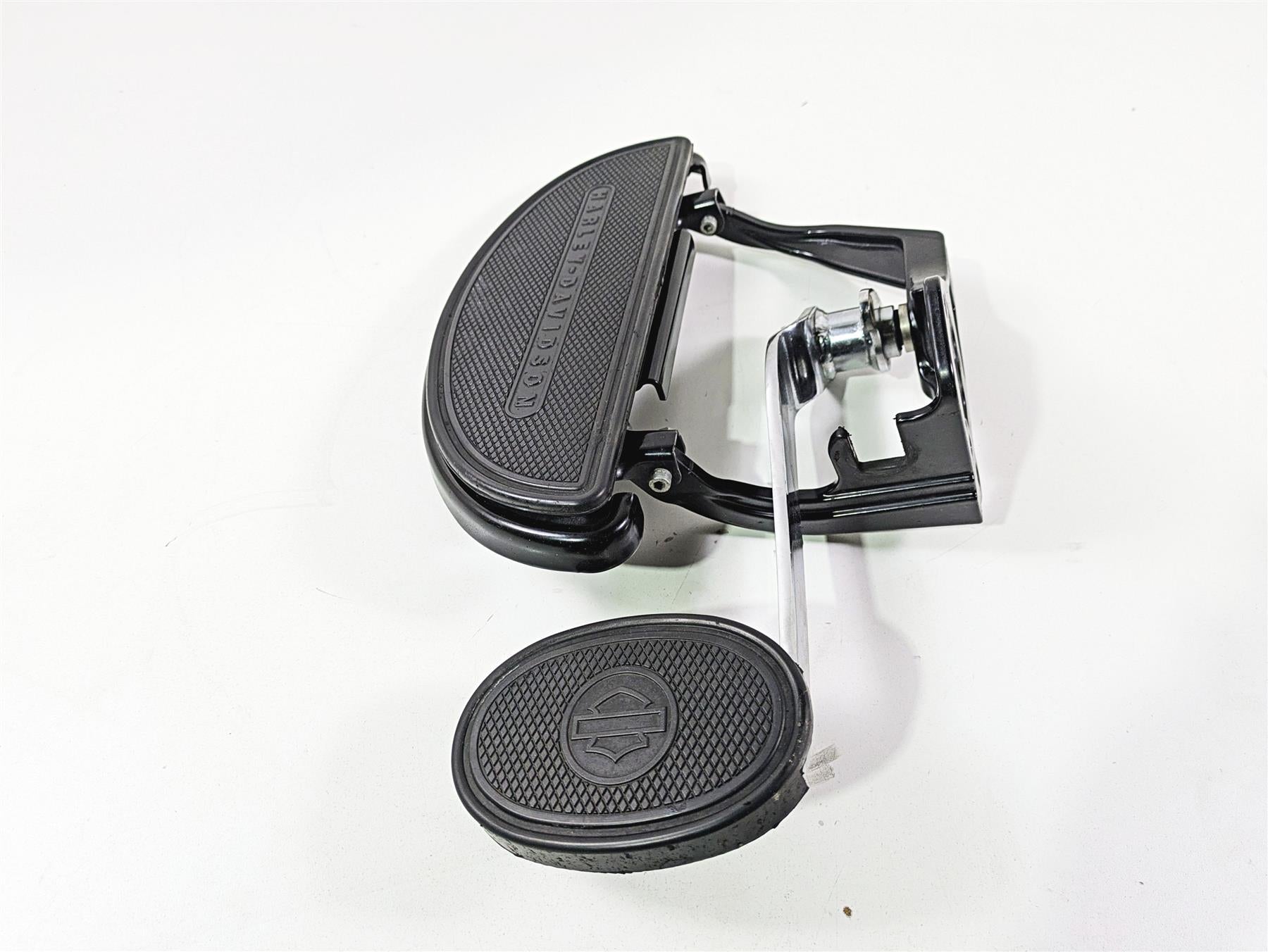 2014 Harley FLS Softail Slim Right Front Floorboard & Brake Pedal 42431-11 {{ shop.shopifyCountryName }} - Mototech271