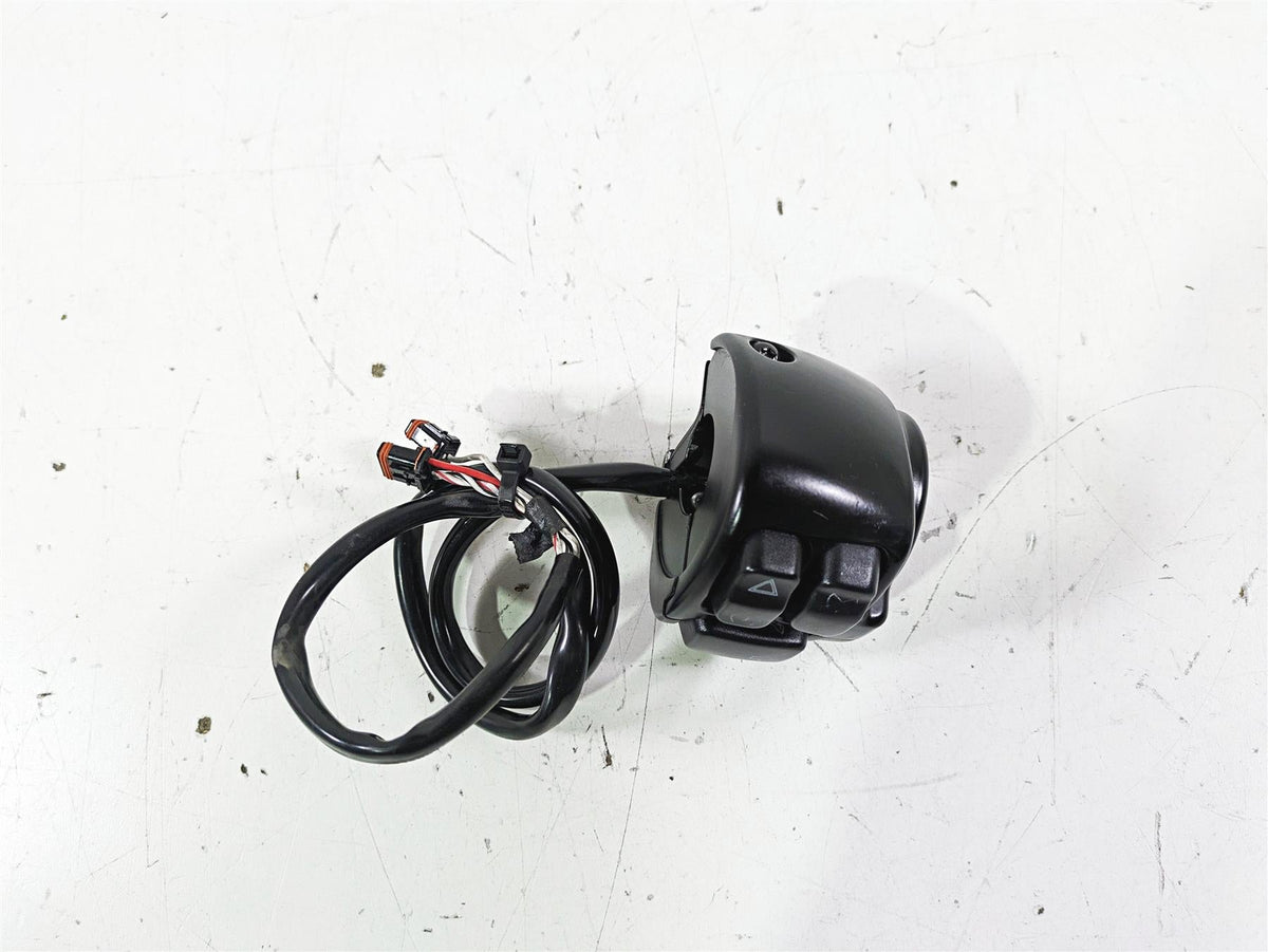 2021 Harley Softail FLSL Slim Right Hand Control Switch 71500462 {{ shop.shopifyCountryName }} - Mototech271