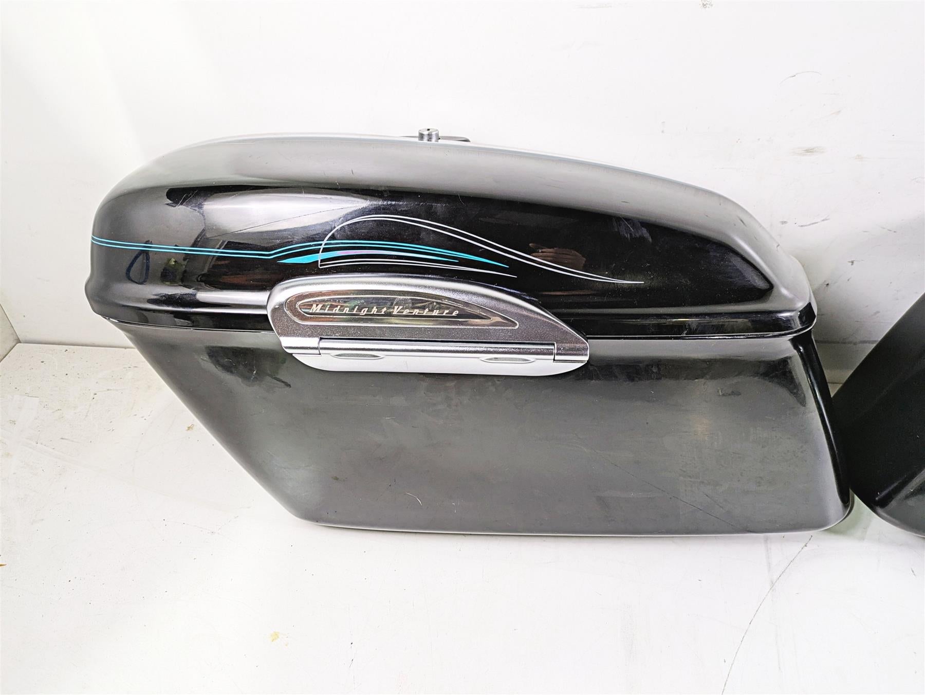 2004 Yamaha XVZ1300 Royal Star Left Right Saddlebag Set 4XY-Y2843-1C-P0 {{ shop.shopifyCountryName }} - Mototech271