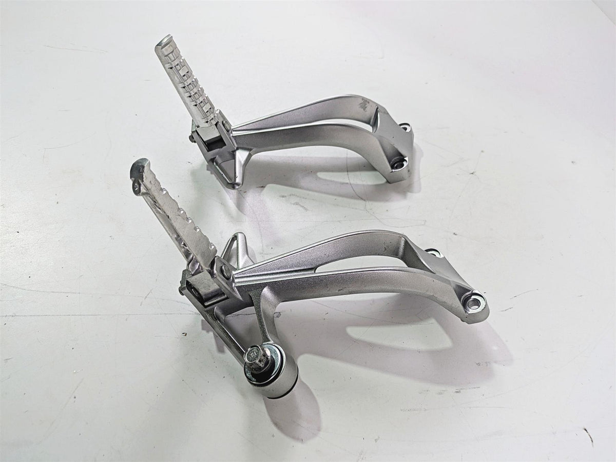 2009 Yamaha FZ1 FZS10 Fazer Rear Passenger Footpeg Set 2D1-2741L-00-00 {{ shop.shopifyCountryName }} - Mototech271