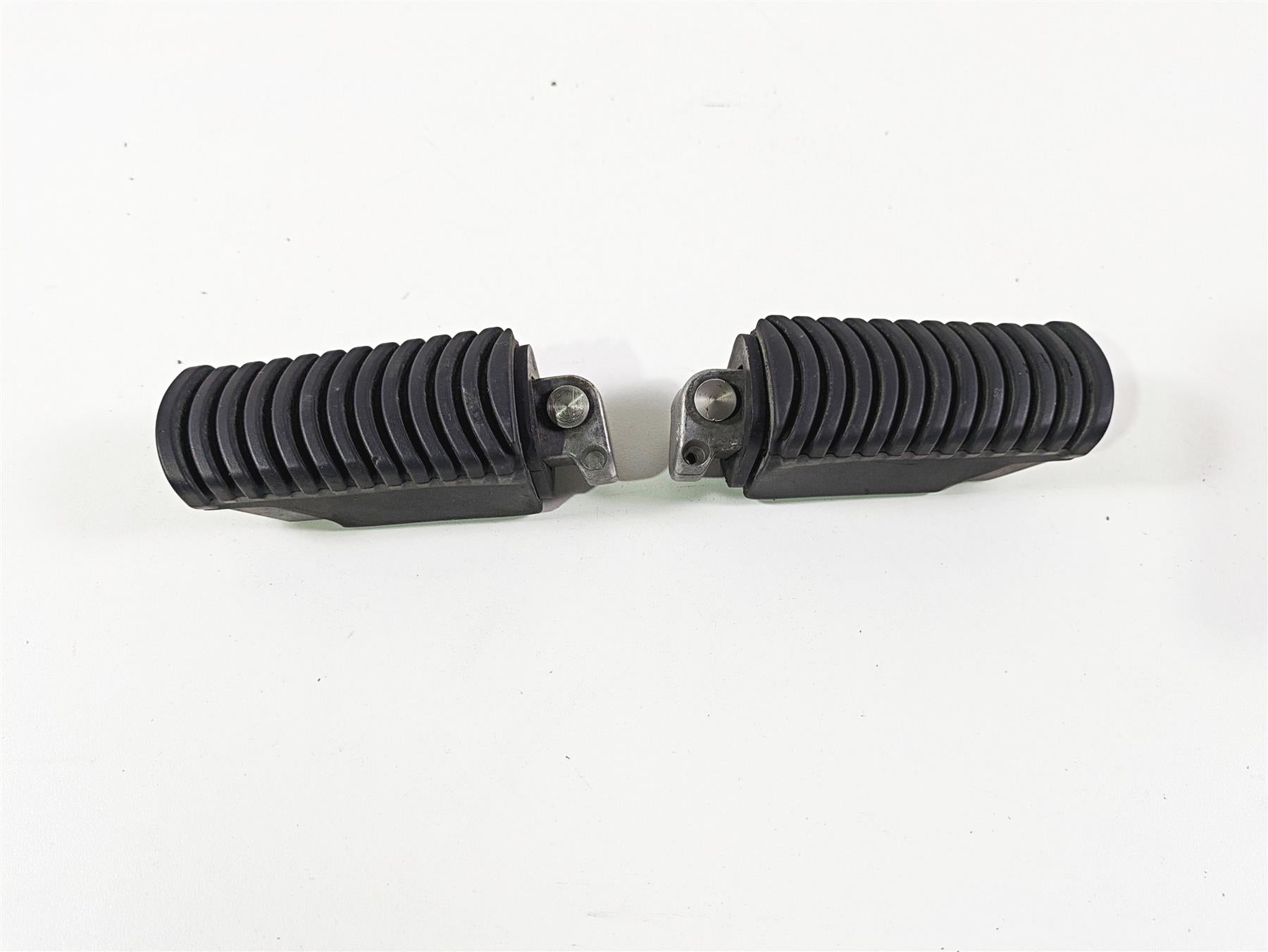 2006 BMW R1200GS K255 Adv Rear Passenger Footpeg Foot Peg Set - Read 46717664225 {{ shop.shopifyCountryName }} - Mototech271