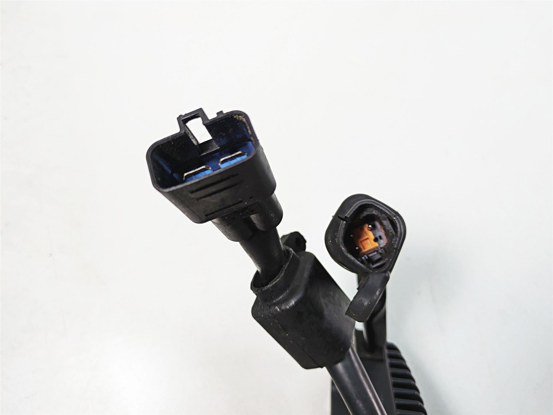 2005 Harley Dyna FXDL Low Rider Rectifier Voltage Regulator 74631-04 {{ shop.shopifyCountryName }} - Mototech271