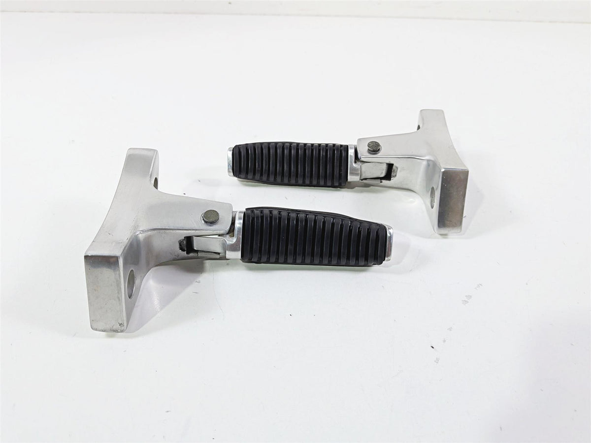 2006 Suzuki C90 VL1500T Boulevard Rear Passenger Footpeg Set 43811-10F10 {{ shop.shopifyCountryName }} - Mototech271