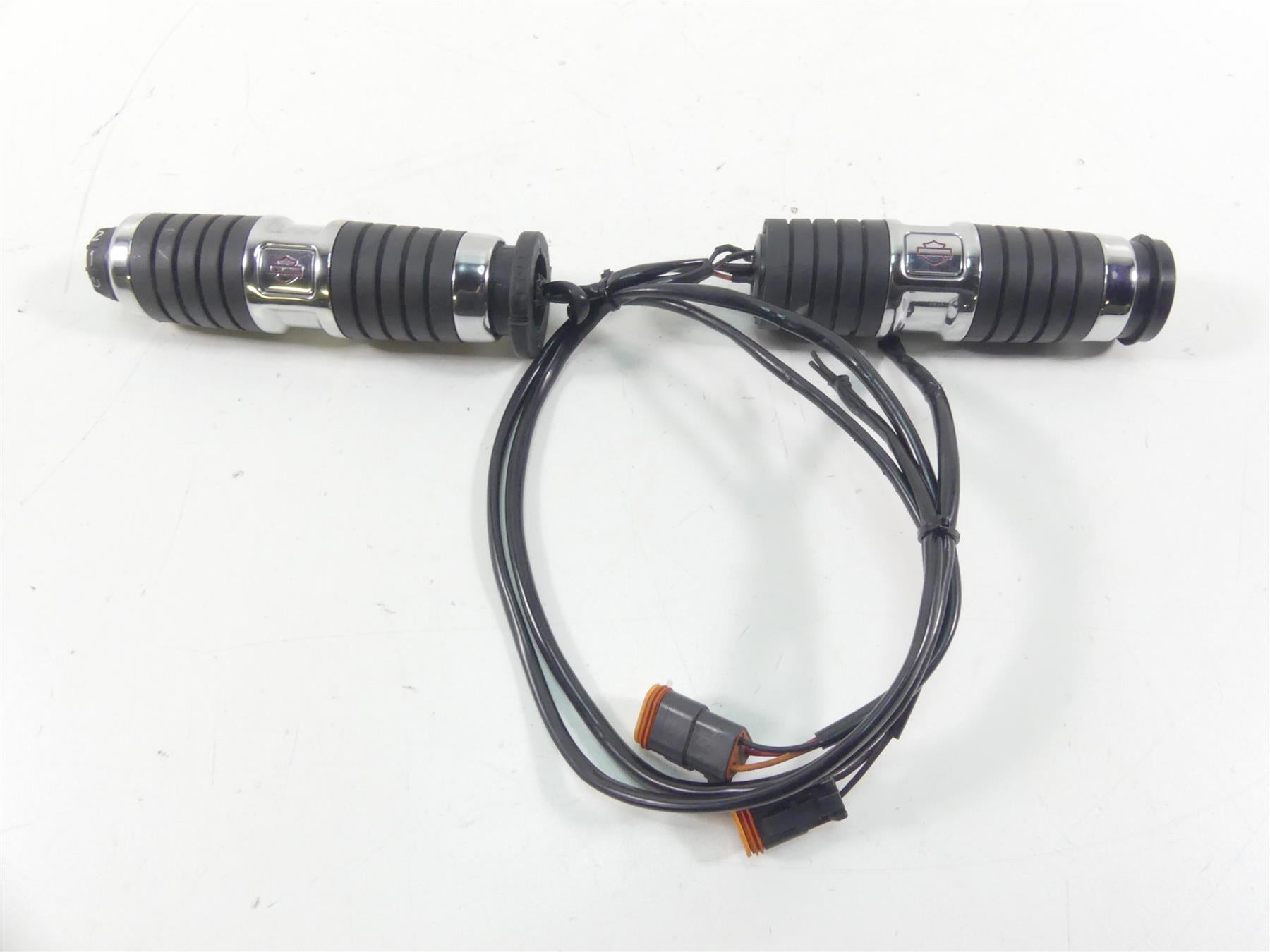 2009 Harley FLHTCU SE4 CVO E-Glide Kahuna Heated Hand Grip Set - Read 56100318