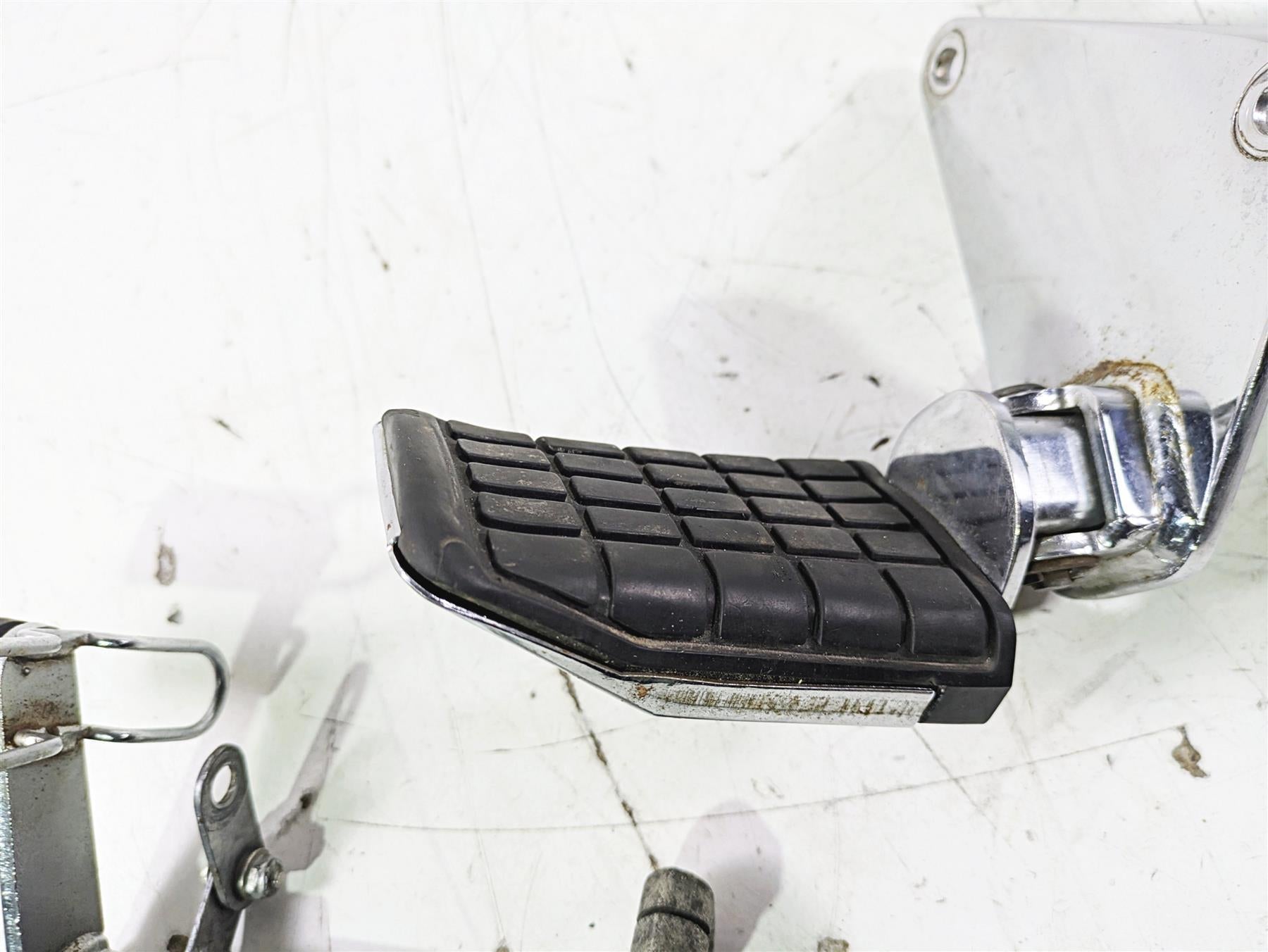 2002 Honda GL1500 CD Valkyrie Deluxe Front Footpeg & Pedal Set 50615-MZ0-000 {{ shop.shopifyCountryName }} - Mototech271