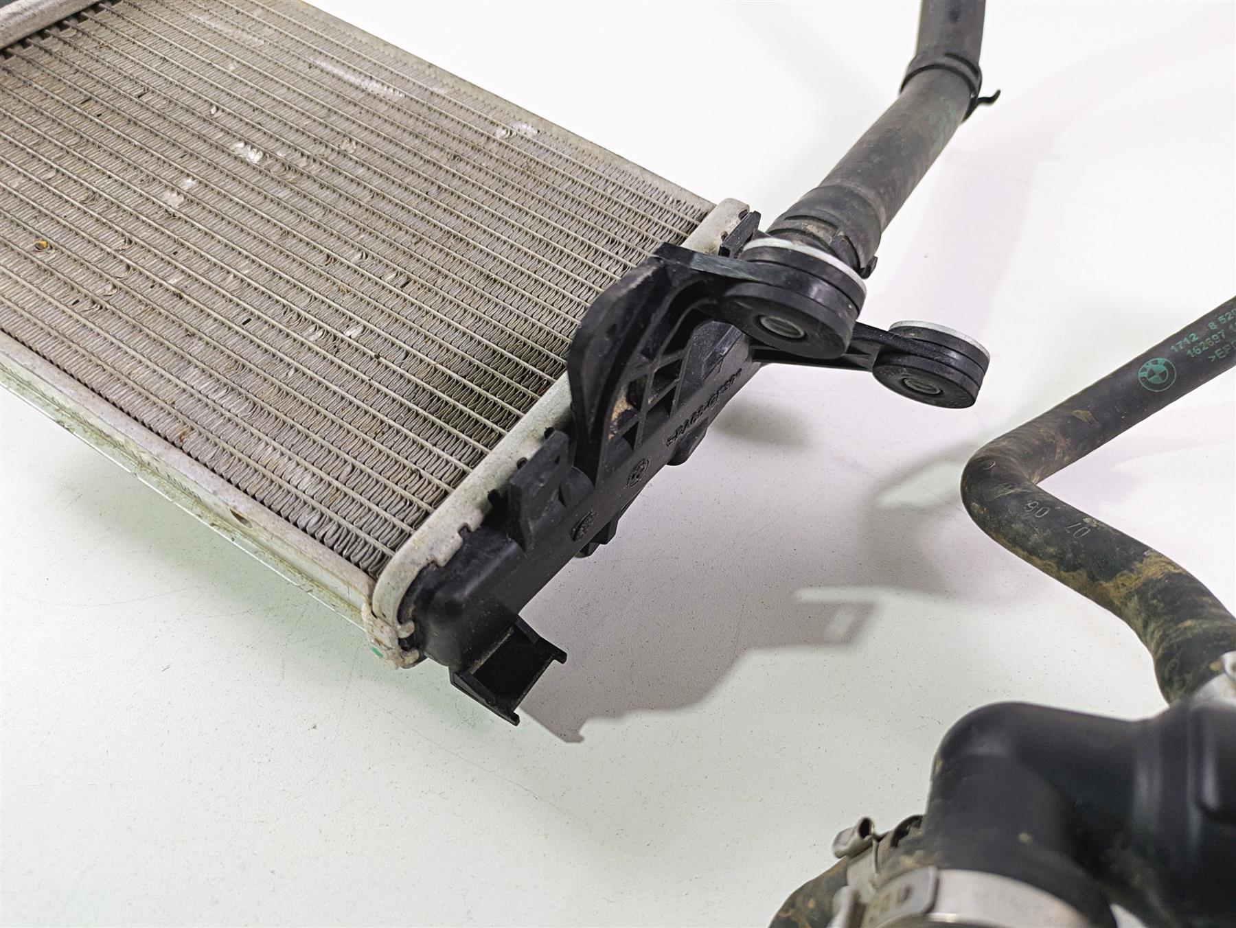 2017 BMW R1200 GS K50 Left Radiator + Thermostat & Cover Set 17118546408 {{ shop.shopifyCountryName }} - Mototech271