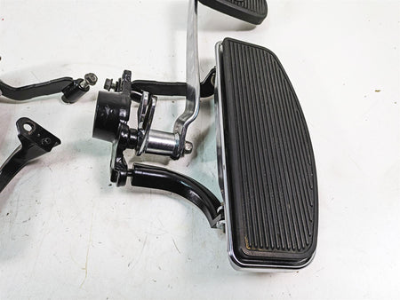 2009 Harley Touring FLHTCU Electra Glide Front Floorboard Pedal Set 33895-82E {{ shop.shopifyCountryName }} - Mototech271