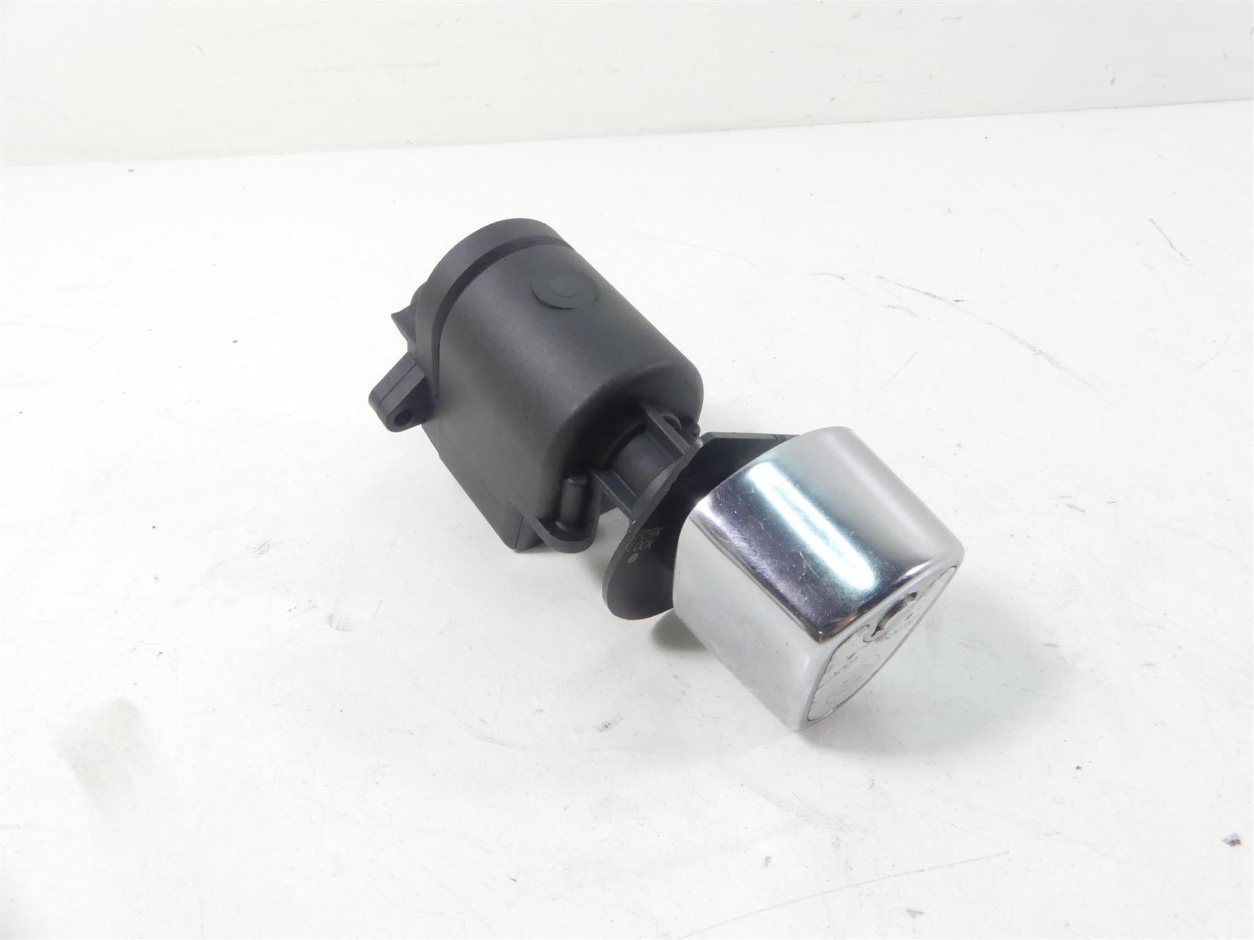 2011 Harley Touring FLTRX Road Glide Ignition Switch Lock - VIN 71572-06 {{ shop.shopifyCountryName }} - Mototech271