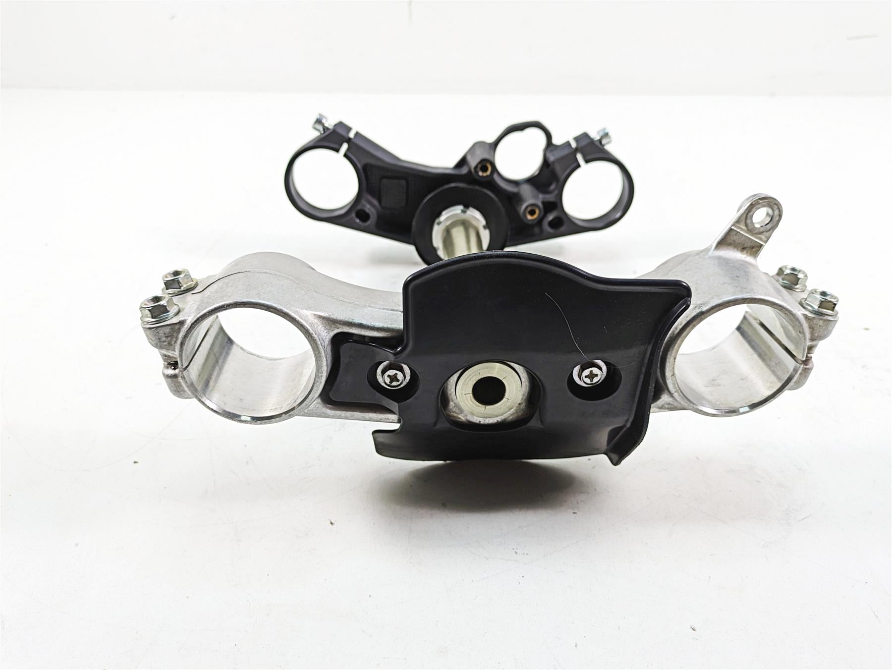 2022 Suzuki GSXR 750 Upper Lower Triple Tree Set -Read 51410-01H10 51311-01H00 {{ shop.shopifyCountryName }} - Mototech271