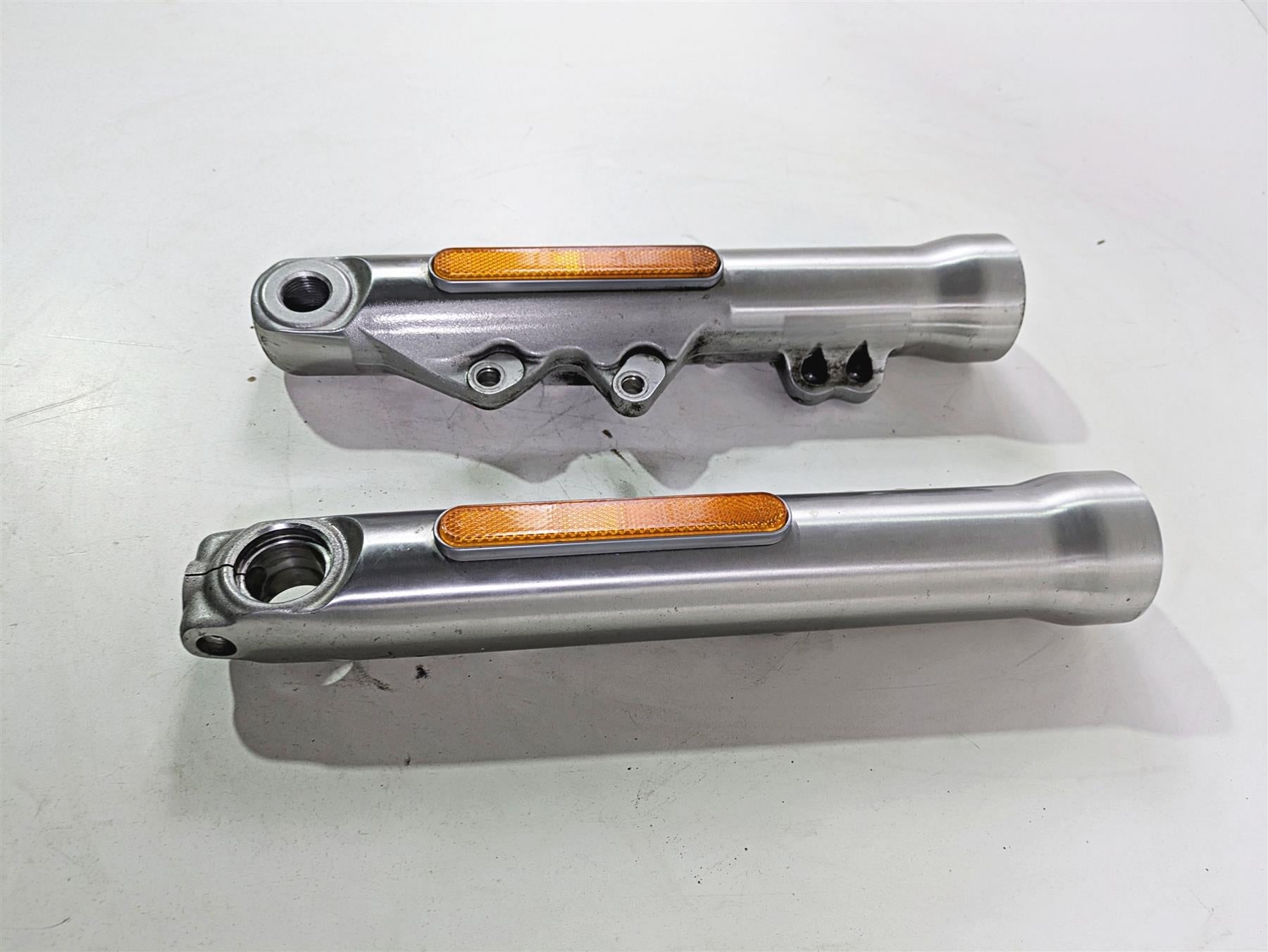 2020 Harley Softail FXST Standard Showa Front Fork Lowers 45400295 45400296 {{ shop.shopifyCountryName }} - Mototech271