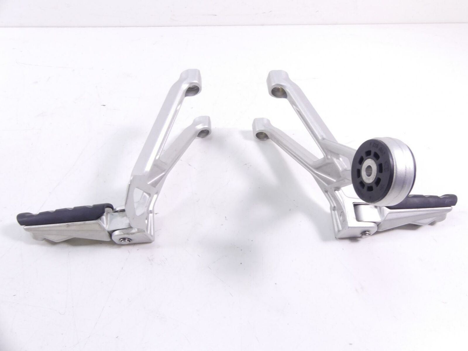 2016 BMW R1200R K53 Passenger Footpeg Foot Peg Set 46718540798 46718540799