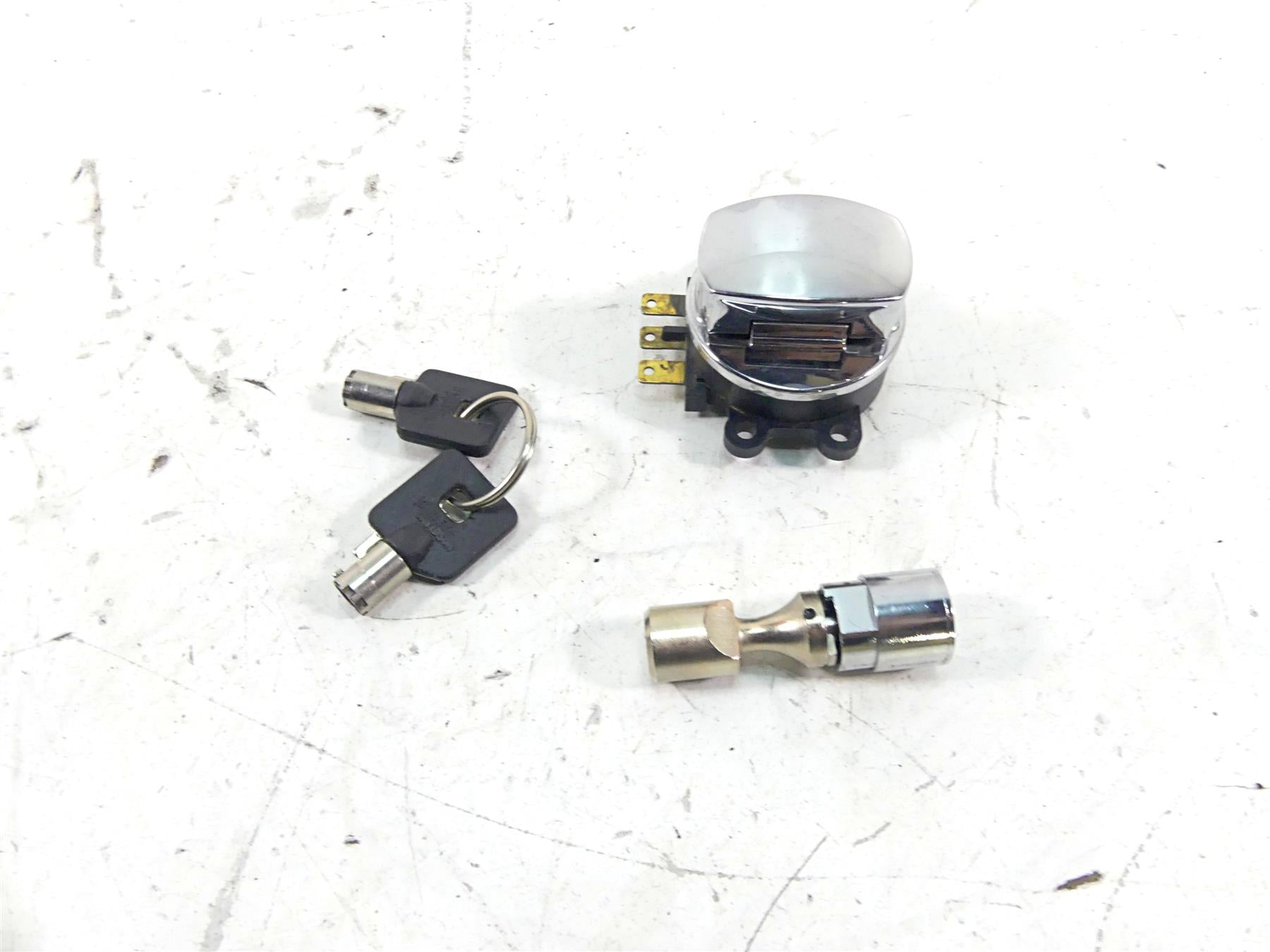 2006 Harley Softail FXSTSI Springer Ignition Switch Key Steering Lock 71450-04 {{ shop.shopifyCountryName }} - Mototech271