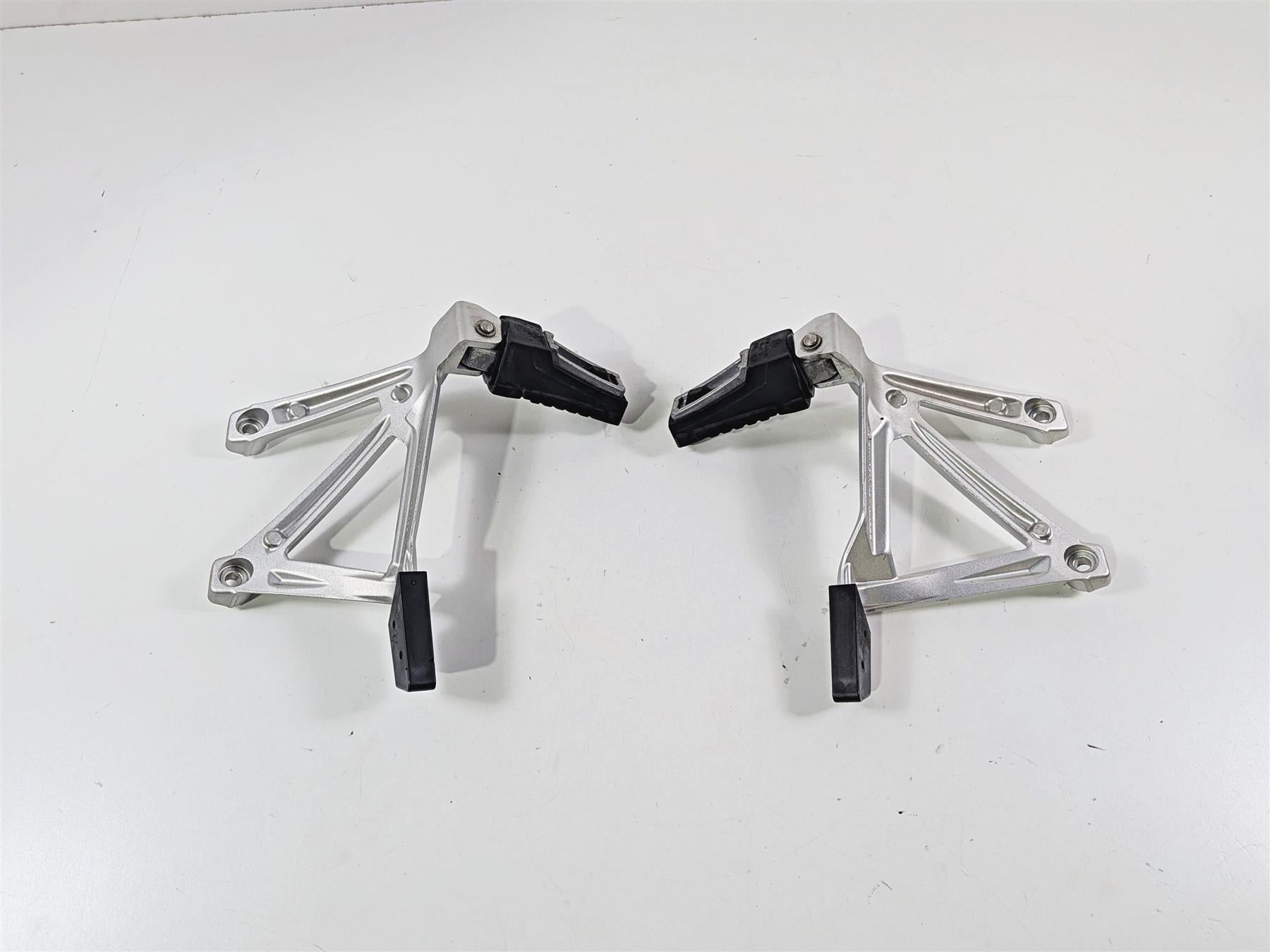 2016 BMW R1200 GS K50 Rear Passenger Footpeg Set 46718528793 46718528794 {{ shop.shopifyCountryName }} - Mototech271