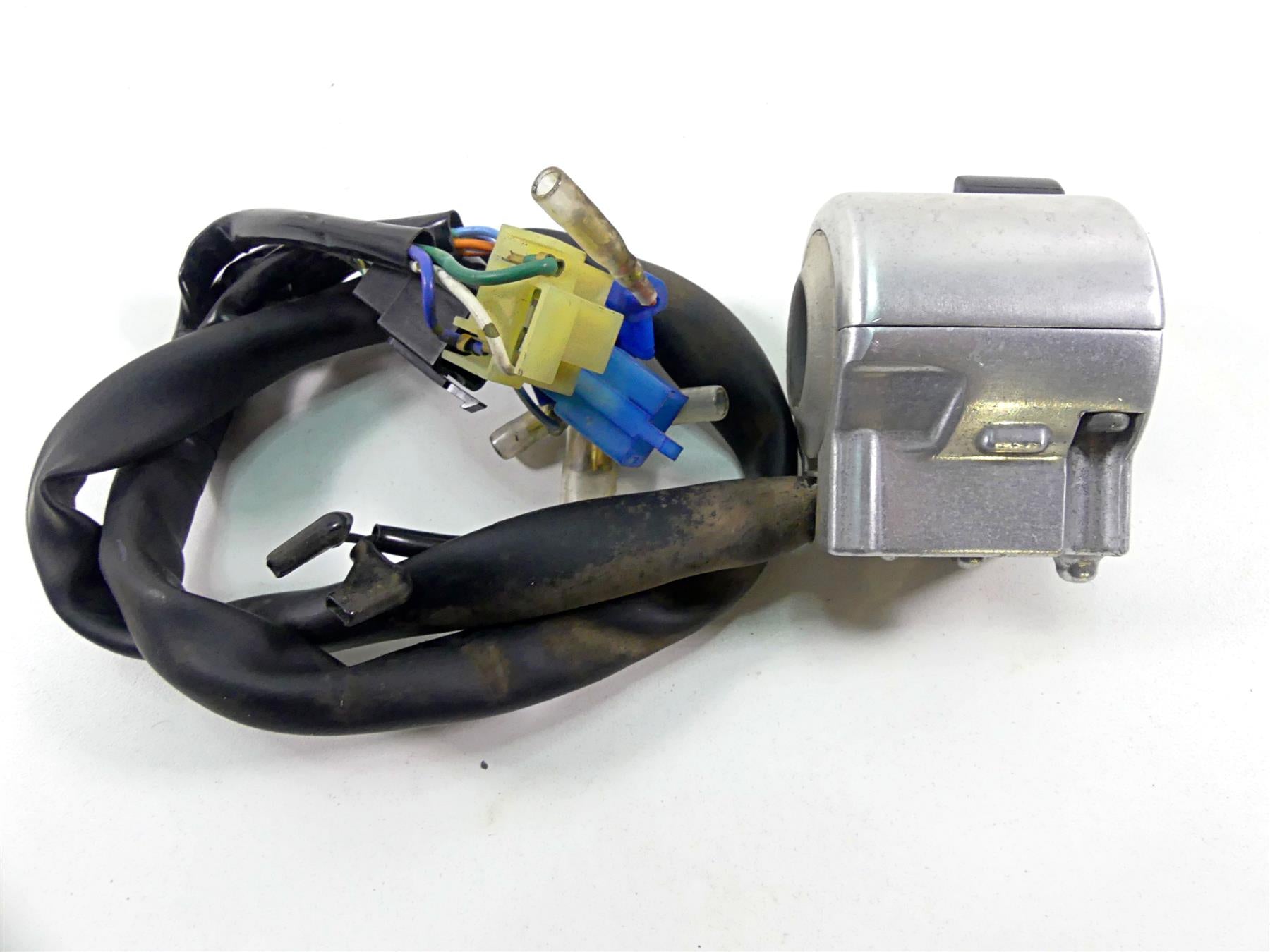 2002 Honda VTX1800 R Left Hand Light Blinker Control Switch 35020-MCH-000 {{ shop.shopifyCountryName }} - Mototech271