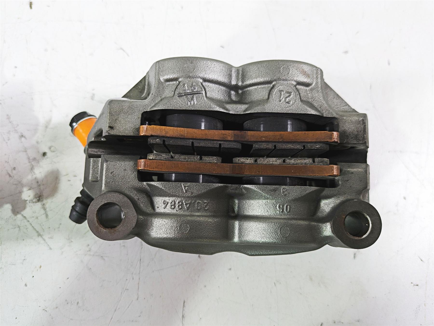 2023 Triumph Street Triple 765 RS Brembo Front Brake Caliper Set 100mm T2022367 {{ shop.shopifyCountryName }} - Mototech271