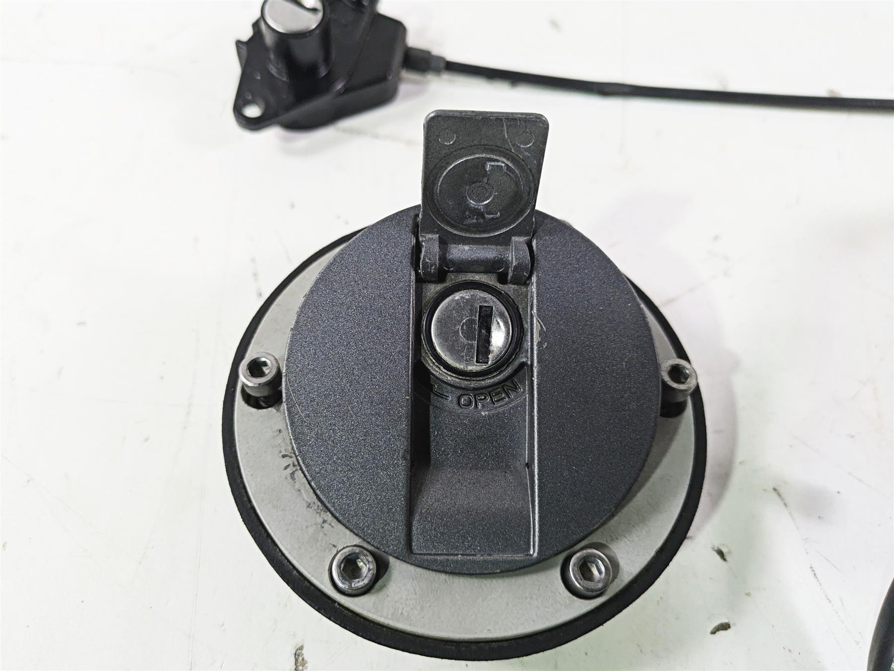2012 Triumph Daytona 675 Ignition Switch Key Lock Tank Cap Set T2507563 {{ shop.shopifyCountryName }} - Mototech271