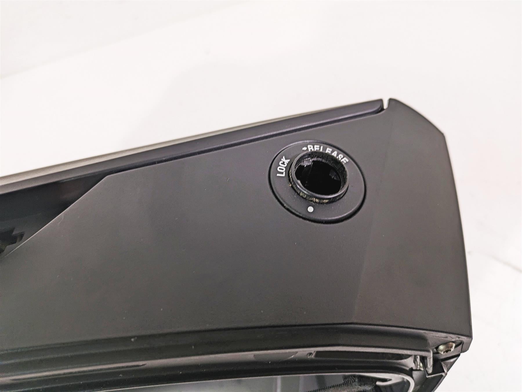 2022 BMW R1250 RT K052 Right Saddlebag Saddle Bag Case 46547728664 {{ shop.shopifyCountryName }} - Mototech271