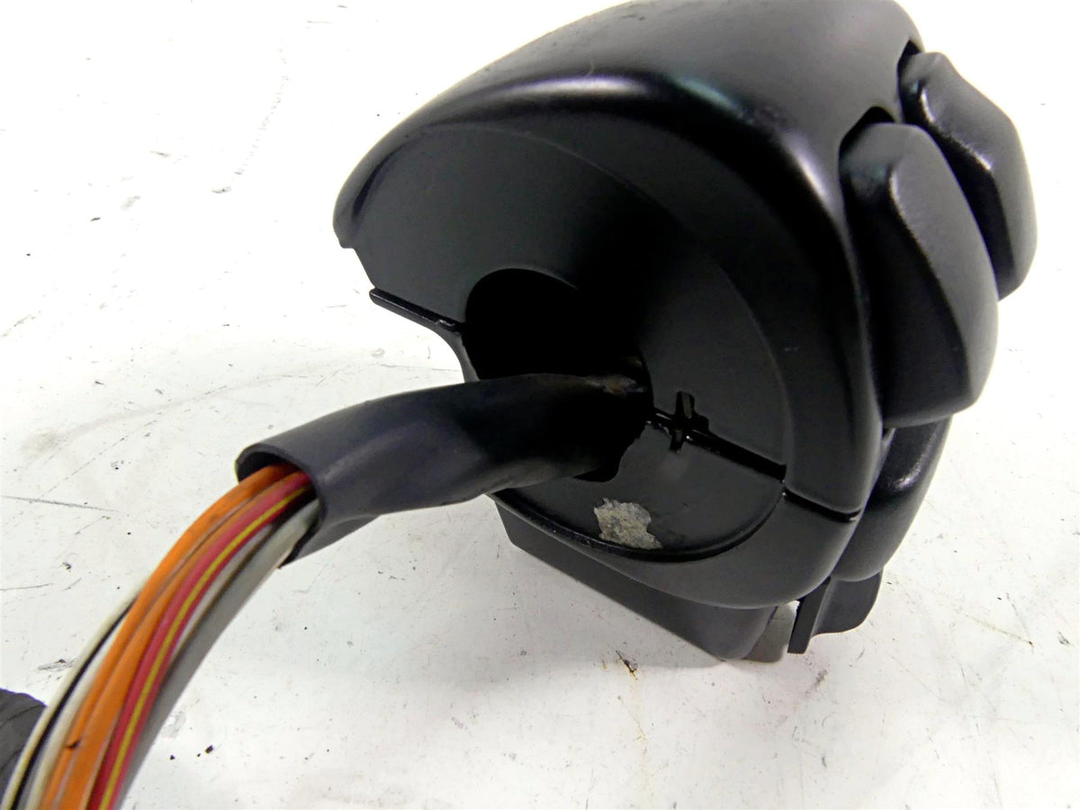2010 Harley Touring FLHRC Road King Right Hand Control Switch 71684-06A 71683-06 {{ shop.shopifyCountryName }} - Mototech271