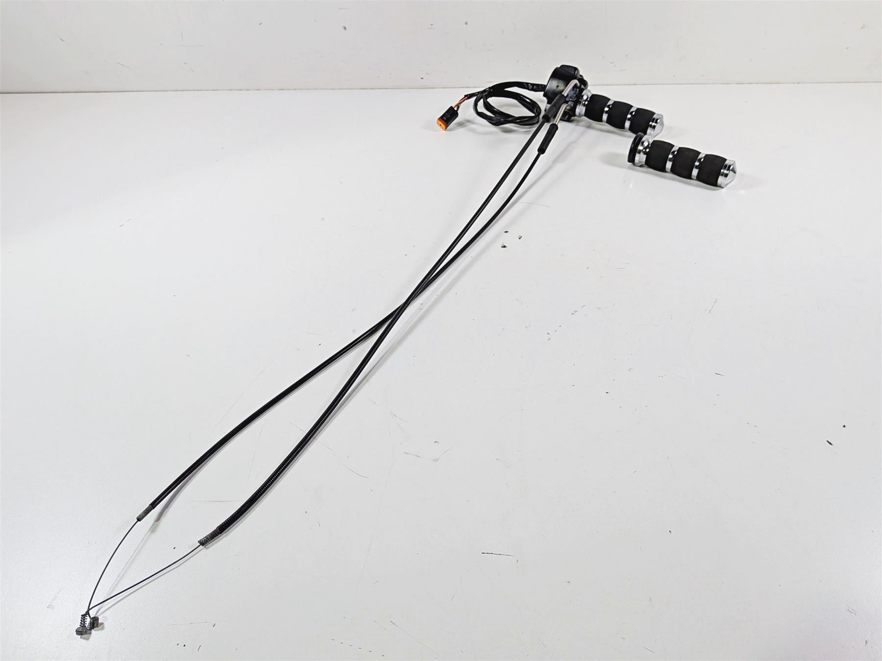2006 Harley Sportster XL883 Low Right Hand Control Switch 71684-06A 71683-06A {{ shop.shopifyCountryName }} - Mototech271