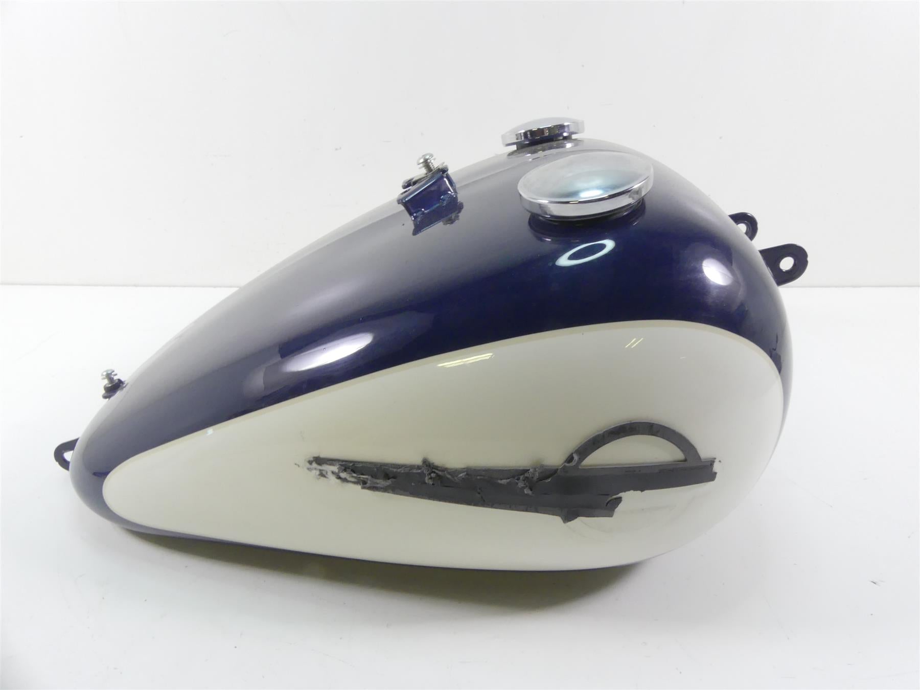2019 Harley FLHC Softail Heritage Fuel Gas Petrol Tank Reservoir - Dent 61000674 {{ shop.shopifyCountryName }} - Mototech271