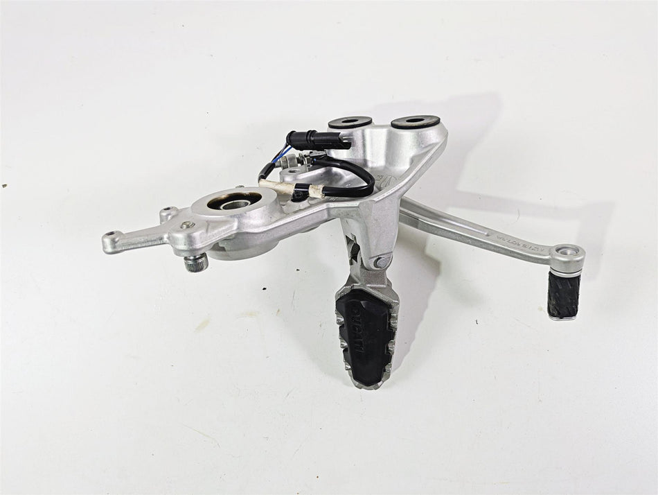2022 Ducati Hypermotard 950 Right Footpeg Bracket Brake Pedal Set 82413581AB {{ shop.shopifyCountryName }} - Mototech271