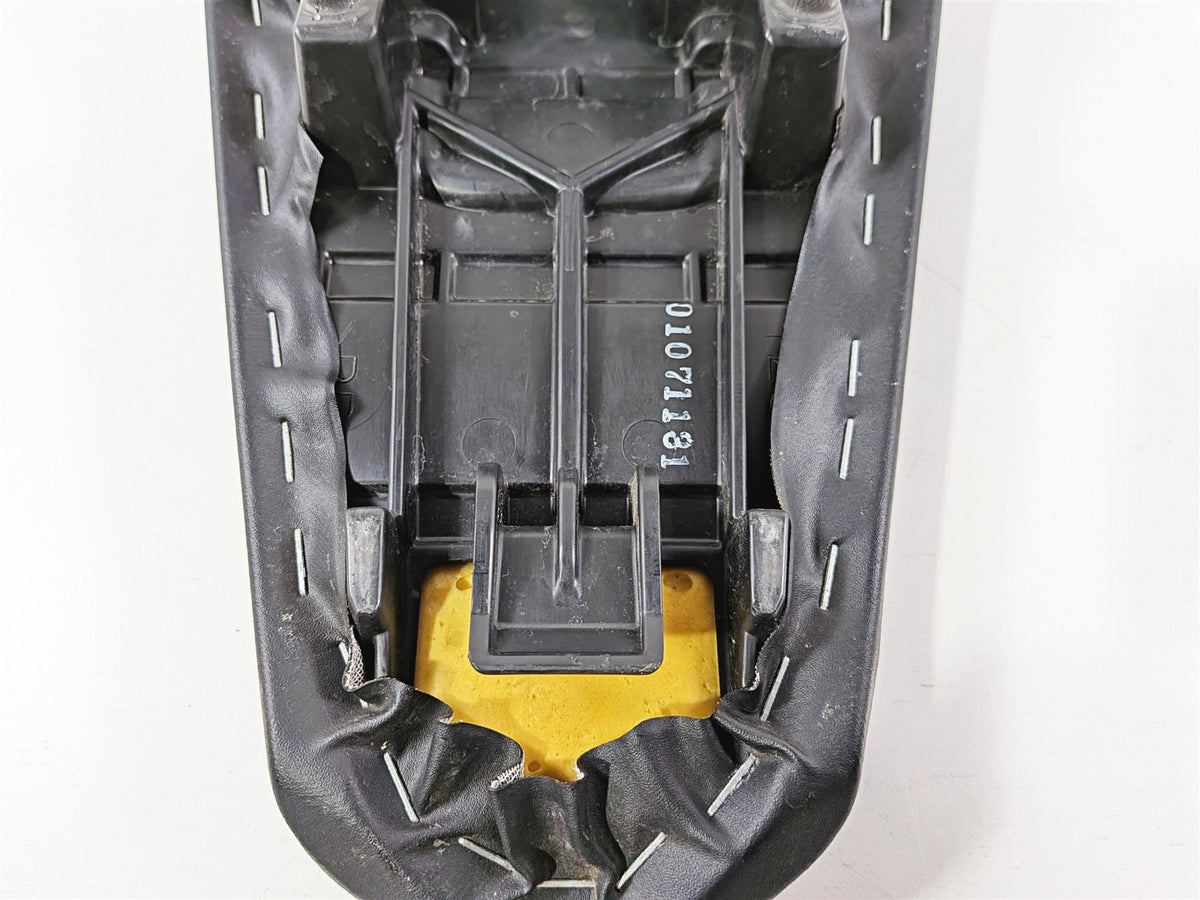 2025 Yamaha YZF R7 Nice Rear Passenger Seat Saddle Pillion BEB-24750-00-00 {{ shop.shopifyCountryName }} - Mototech271