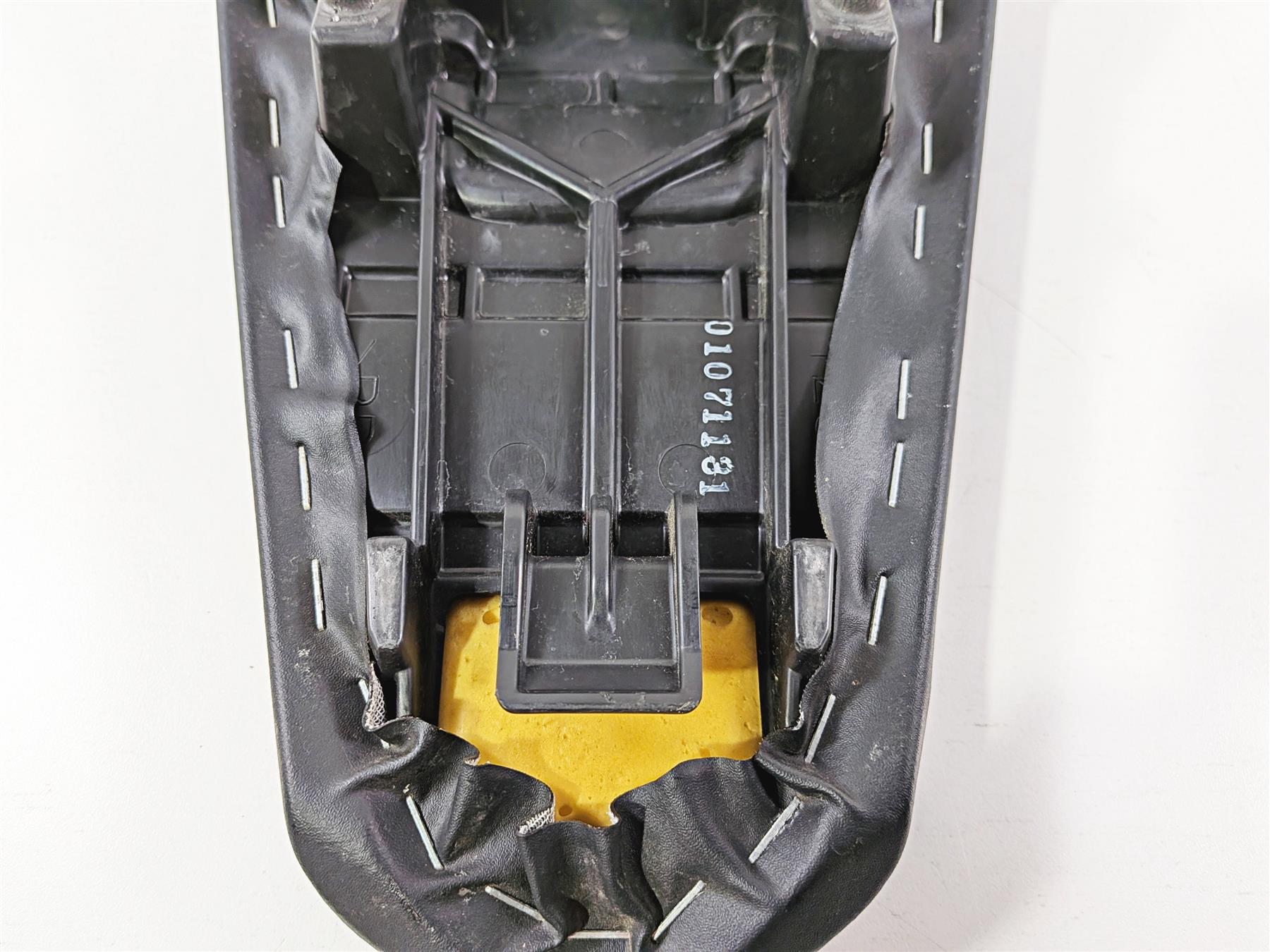 2025 Yamaha YZF R7 Nice Rear Passenger Seat Saddle Pillion BEB-24750-00-00 {{ shop.shopifyCountryName }} - Mototech271