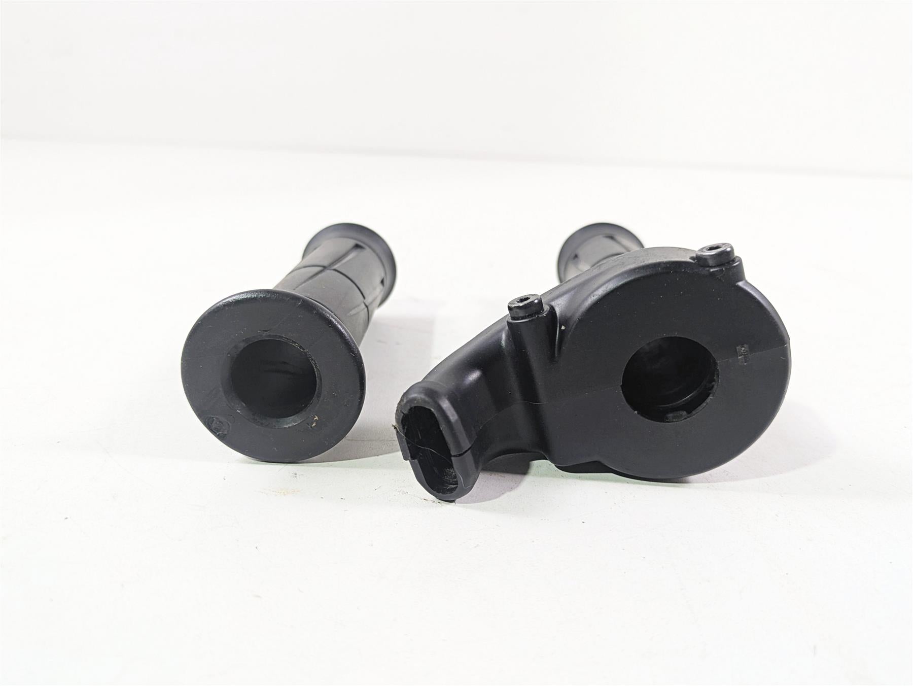 2024 Kawasaki ZX6R ZX636 Ninja Throttle Grip Handle Set 46019-0020 {{ shop.shopifyCountryName }} - Mototech271