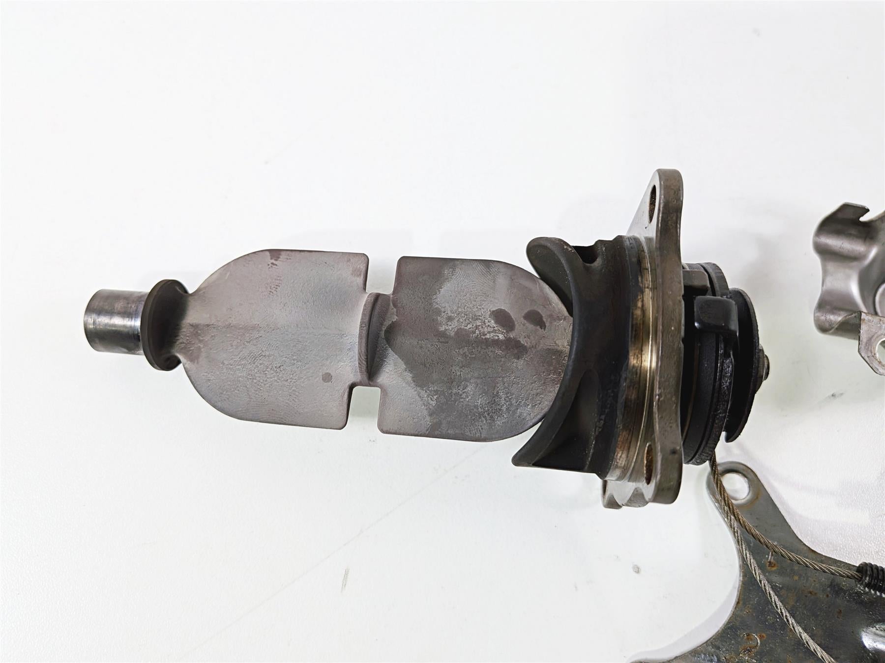 2008 Yamaha YZF R1 RN19 Exhaust Valve & Actuator Servo Motor 5VY-85820-10-00 {{ shop.shopifyCountryName }} - Mototech271