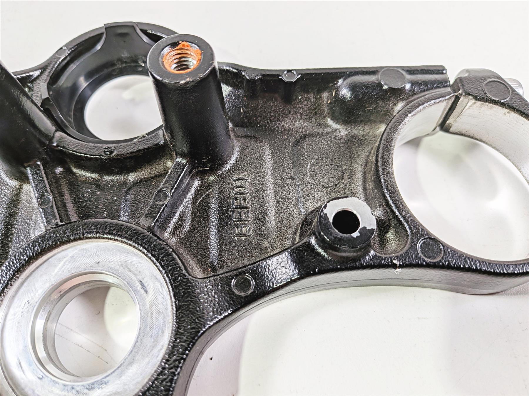 2025 Yamaha YZF R7 Black Upper Triple Tree Steering Clamp BEB-23435-01-00 {{ shop.shopifyCountryName }} - Mototech271