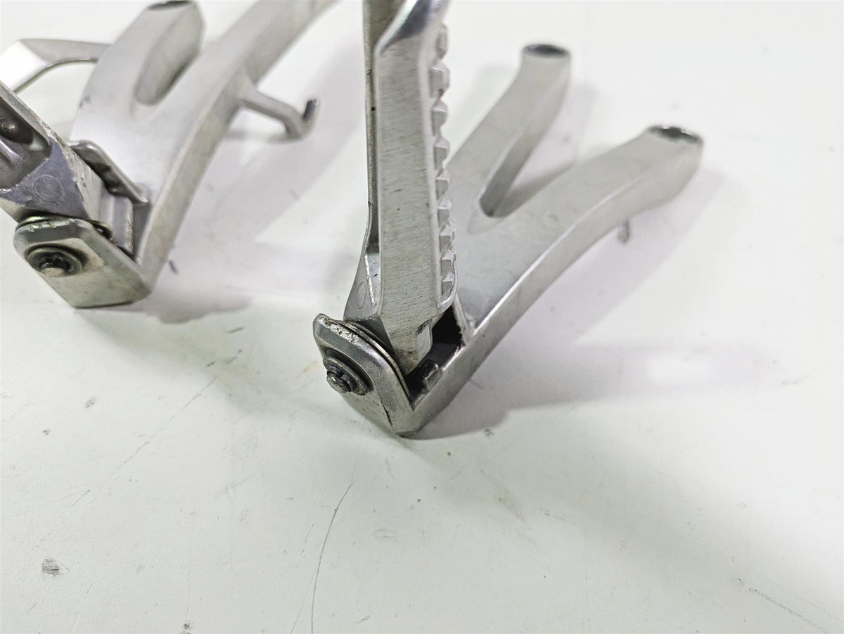 2017 Honda CBR600RR Rear Passenger Footpeg Set 50750-MFJ-D00 50760-MFJ-D00 {{ shop.shopifyCountryName }} - Mototech271