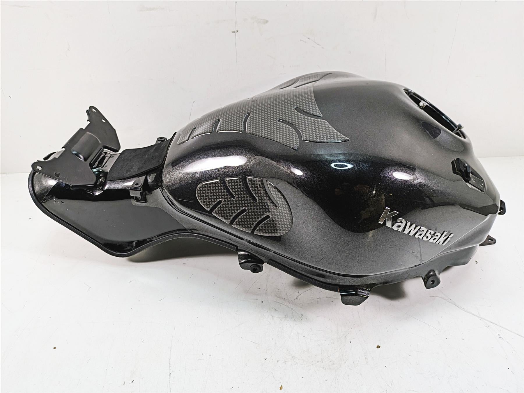 2018 Kawasaki ZX1002 Ninja H2 SX Fuel Gas Petrol Tank - No Dent 51001-0858-60R {{ shop.shopifyCountryName }} - Mototech271