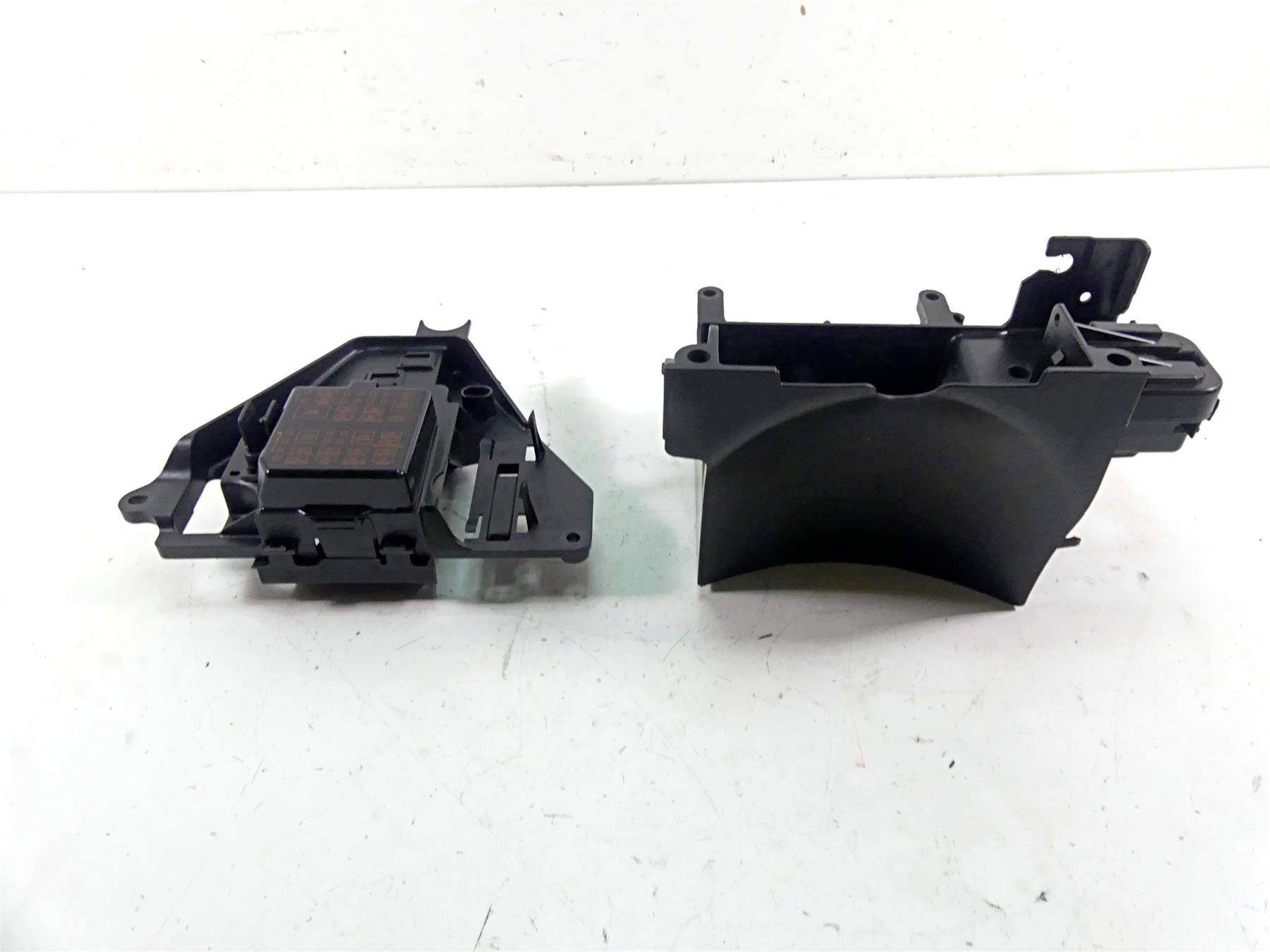 2010 Harley Touring FLHRC Road King Battery & Electrical Fuse Panel Set 66281-09 {{ shop.shopifyCountryName }} - Mototech271