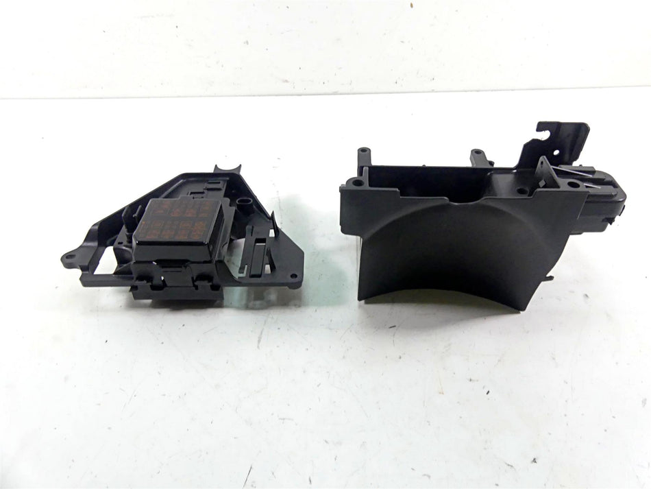 2010 Harley Touring FLHRC Road King Battery & Electrical Fuse Panel Set 66281-09 {{ shop.shopifyCountryName }} - Mototech271